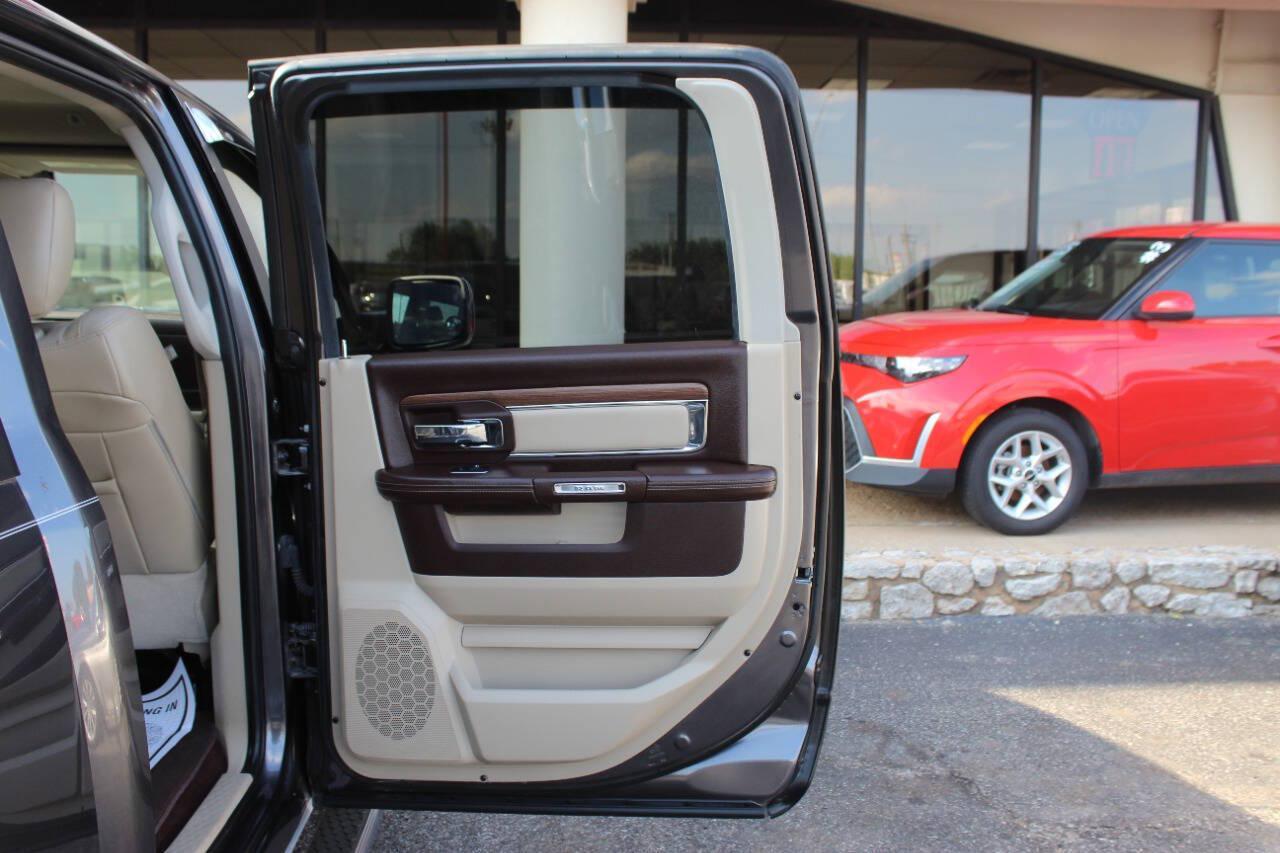 2018 Gray RAM 1500 Laramie Crew Cab SWB 4WD (1C6RR7NT8JS) with an HEMI 5.7L V8 395hp 410ft. lbs. 5.7L V8 engine, Automatic 8-Speed transmission, located at 4301 NW 39th , Oklahoma City, OK, 73112, (405) 949-5600, 35.512135, -97.598671 - Hablamos espanol. SPEND SMART --- BUY FROM SUPER SPORTS. ALL PRICES, DOWN PAYMENTS, PAYMENTS, AND FINANCE TERMS ARE NEGOTIABLE AT THE TIME OF APPROVAL. WE WILL WORK WITH YOU TO FIT YOUR BUDGET. WE WILL EVEN LOWER AND ADJUST THE NUMBERS TO HELP MAKE THE VEHICLE MORE AFFORDABLE FOR YOU.- Photo#11