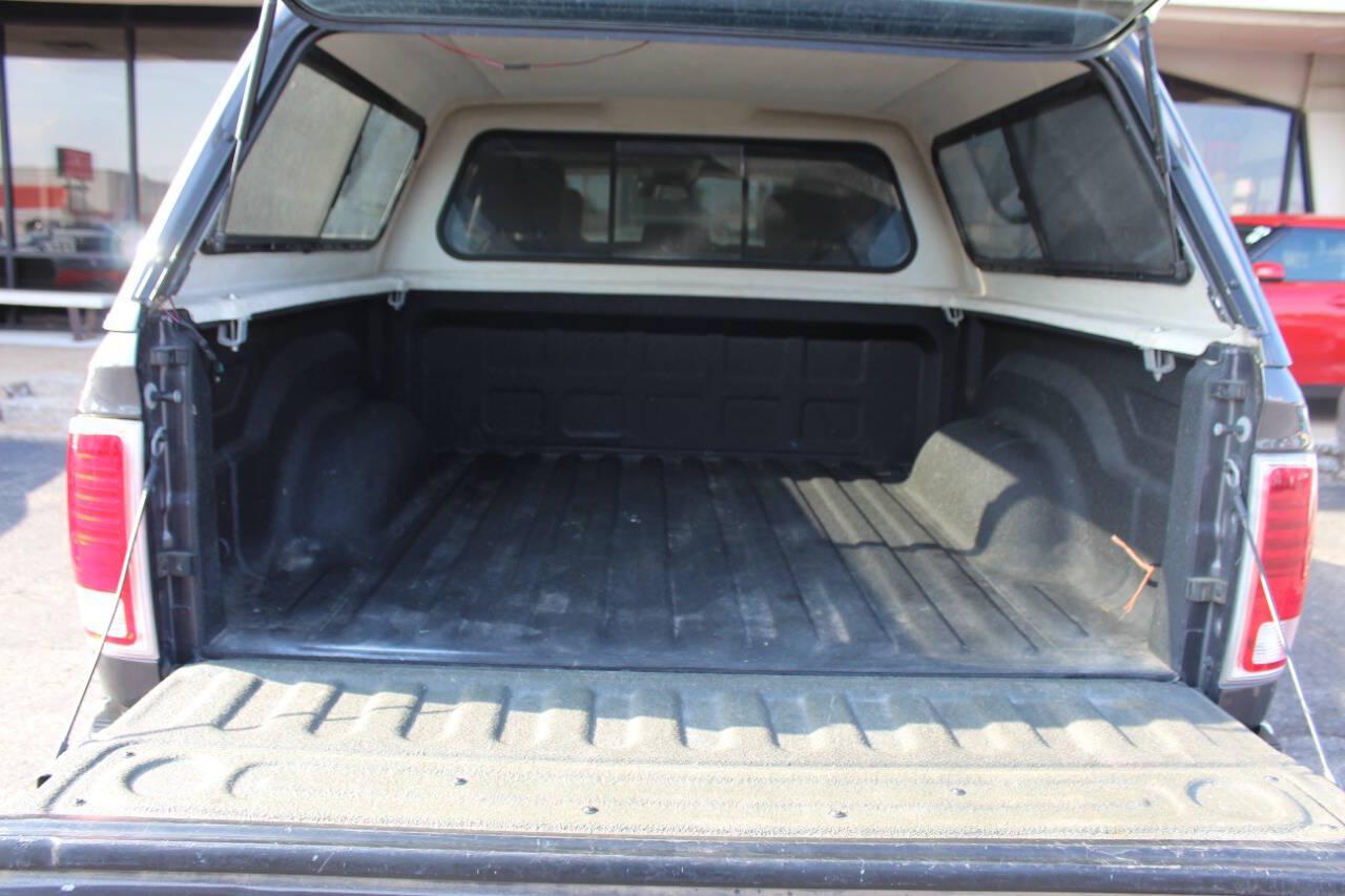2018 Gray RAM 1500 Laramie Crew Cab SWB 4WD (1C6RR7NT8JS) with an HEMI 5.7L V8 395hp 410ft. lbs. 5.7L V8 engine, Automatic 8-Speed transmission, located at 4301 NW 39th , Oklahoma City, OK, 73112, (405) 949-5600, 35.512135, -97.598671 - Hablamos espanol. SPEND SMART --- BUY FROM SUPER SPORTS. ALL PRICES, DOWN PAYMENTS, PAYMENTS, AND FINANCE TERMS ARE NEGOTIABLE AT THE TIME OF APPROVAL. WE WILL WORK WITH YOU TO FIT YOUR BUDGET. WE WILL EVEN LOWER AND ADJUST THE NUMBERS TO HELP MAKE THE VEHICLE MORE AFFORDABLE FOR YOU.- Photo#12