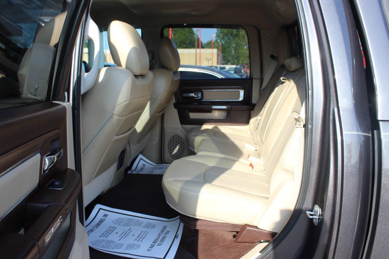 2018 Gray RAM 1500 Laramie Crew Cab SWB 4WD (1C6RR7NT8JS) with an HEMI 5.7L V8 395hp 410ft. lbs. 5.7L V8 engine, Automatic 8-Speed transmission, located at 4301 NW 39th , Oklahoma City, OK, 73112, (405) 949-5600, 35.512135, -97.598671 - Hablamos espanol. SPEND SMART --- BUY FROM SUPER SPORTS. ALL PRICES, DOWN PAYMENTS, PAYMENTS, AND FINANCE TERMS ARE NEGOTIABLE AT THE TIME OF APPROVAL. WE WILL WORK WITH YOU TO FIT YOUR BUDGET. WE WILL EVEN LOWER AND ADJUST THE NUMBERS TO HELP MAKE THE VEHICLE MORE AFFORDABLE FOR YOU.- Photo#14