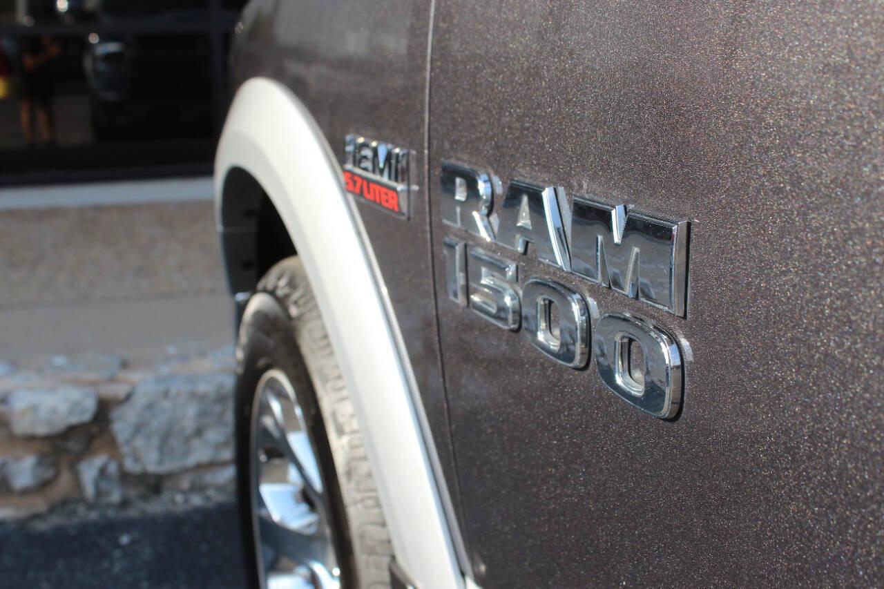 2018 Gray RAM 1500 Laramie Crew Cab SWB 4WD (1C6RR7NT8JS) with an HEMI 5.7L V8 395hp 410ft. lbs. 5.7L V8 engine, Automatic 8-Speed transmission, located at 4301 NW 39th , Oklahoma City, OK, 73112, (405) 949-5600, 35.512135, -97.598671 - Hablamos espanol. SPEND SMART --- BUY FROM SUPER SPORTS. ALL PRICES, DOWN PAYMENTS, PAYMENTS, AND FINANCE TERMS ARE NEGOTIABLE AT THE TIME OF APPROVAL. WE WILL WORK WITH YOU TO FIT YOUR BUDGET. WE WILL EVEN LOWER AND ADJUST THE NUMBERS TO HELP MAKE THE VEHICLE MORE AFFORDABLE FOR YOU.- Photo#21