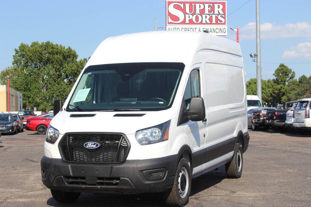 2026 White Ford Transit High Roof (1FTBR1X85TK) with an 3.5L V6 275hp 260ft. lbs. 3.5L V6 engine, Automatic 10-Speed transmission, located at 4301 NW 39th , Oklahoma City, OK, 73112, (405) 949-5600, 35.512135, -97.598671 - Hablamos espanol. SPEND SMART --- BUY FROM SUPER SPORTS. ALL PRICES, DOWN PAYMENTS, PAYMENTS, AND FINANCE TERMS ARE NEGOTIABLE AT THE TIME OF APPROVAL. WE WILL WORK WITH YOU TO FIT YOUR BUDGET. WE WILL EVEN LOWER AND ADJUST THE NUMBERS TO HELP MAKE THE VEHICLE MORE AFFORDABLE FOR YOU.- Photo#6