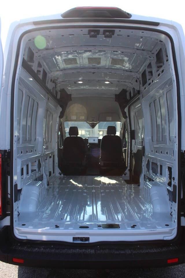 2026 White Ford Transit High Roof (1FTBR1X85TK) with an 3.5L V6 275hp 260ft. lbs. 3.5L V6 engine, Automatic 10-Speed transmission, located at 4301 NW 39th , Oklahoma City, OK, 73112, (405) 949-5600, 35.512135, -97.598671 - Hablamos espanol. SPEND SMART --- BUY FROM SUPER SPORTS. ALL PRICES, DOWN PAYMENTS, PAYMENTS, AND FINANCE TERMS ARE NEGOTIABLE AT THE TIME OF APPROVAL. WE WILL WORK WITH YOU TO FIT YOUR BUDGET. WE WILL EVEN LOWER AND ADJUST THE NUMBERS TO HELP MAKE THE VEHICLE MORE AFFORDABLE FOR YOU.- Photo#16