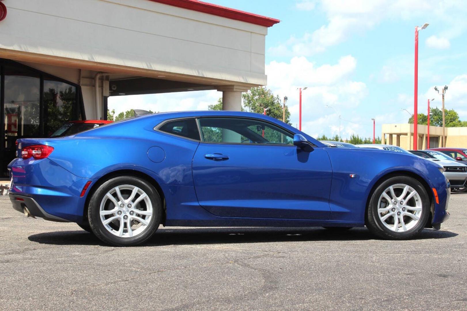 2020 Blue Chevrolet Camaro 1LT Coupe (1G1FB1RX8L0) with an 2.0L Turbo I4 275hp 295ft. lbs. 2.0L I4 engine, Automatic 8-Speed transmission, located at 4301 NW 39th , Oklahoma City, OK, 73112, (405) 949-5600, 35.512135, -97.598671 - Hablamos espanol. SPEND SMART --- BUY FROM SUPER SPORTS. ALL PRICES, DOWN PAYMENTS, PAYMENTS, AND FINANCE TERMS ARE NEGOTIABLE AT THE TIME OF APPROVAL. WE WILL WORK WITH YOU TO FIT YOUR BUDGET. WE WILL EVEN LOWER AND ADJUST THE NUMBERS TO HELP MAKE THE VEHICLE MORE AFFORDABLE FOR YOU.- Photo#2