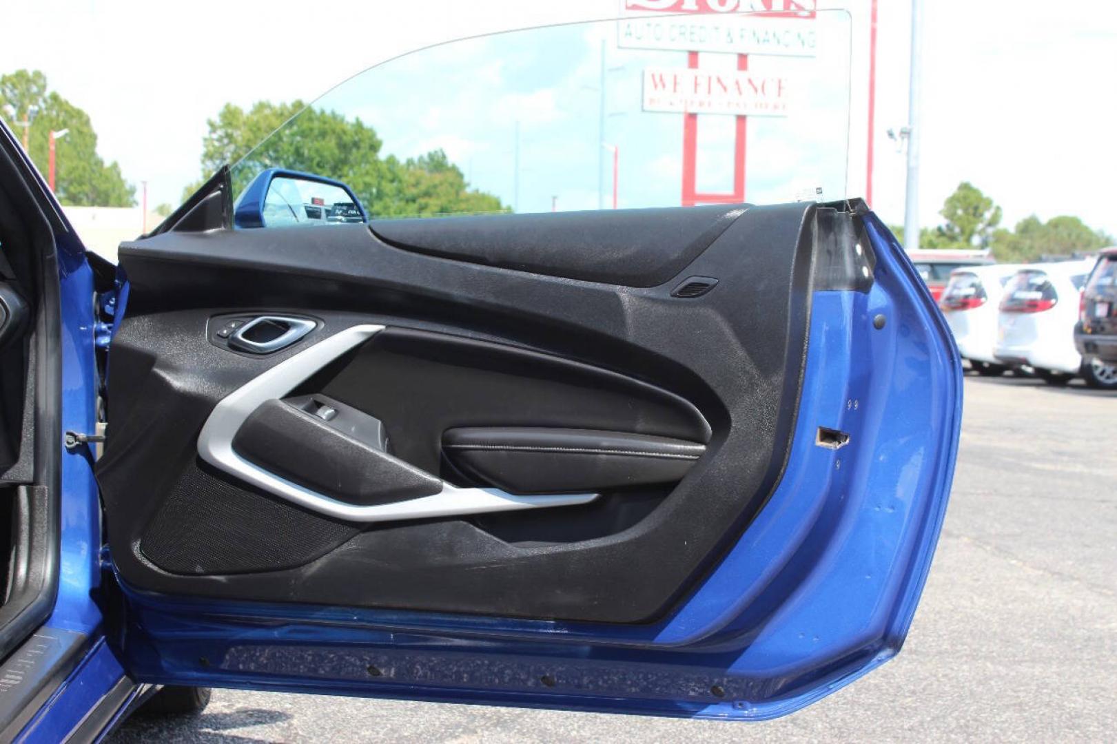 2020 Blue Chevrolet Camaro 1LT Coupe (1G1FB1RX8L0) with an 2.0L Turbo I4 275hp 295ft. lbs. 2.0L I4 engine, Automatic 8-Speed transmission, located at 4301 NW 39th , Oklahoma City, OK, 73112, (405) 949-5600, 35.512135, -97.598671 - Hablamos espanol. SPEND SMART --- BUY FROM SUPER SPORTS. ALL PRICES, DOWN PAYMENTS, PAYMENTS, AND FINANCE TERMS ARE NEGOTIABLE AT THE TIME OF APPROVAL. WE WILL WORK WITH YOU TO FIT YOUR BUDGET. WE WILL EVEN LOWER AND ADJUST THE NUMBERS TO HELP MAKE THE VEHICLE MORE AFFORDABLE FOR YOU.- Photo#9
