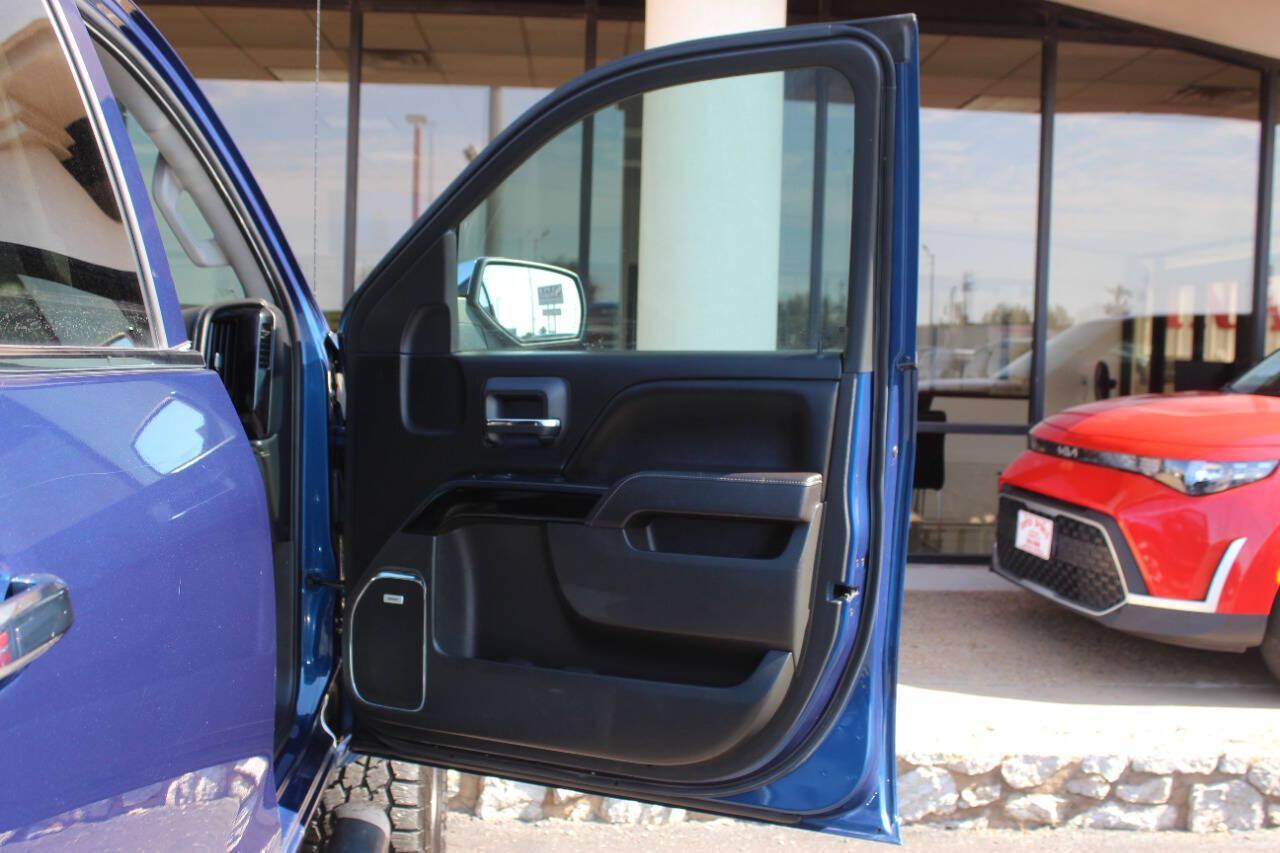 2017 Blue Chevrolet Silverado 1500 LTZ Crew Cab 4WD (3GCUKSEJ2HG) with an EcoTec3 6.2L V8 420hp 460ft. lbs. 6.2L V8 engine, Automatic 8-Speed transmission, located at 4301 NW 39th , Oklahoma City, OK, 73112, (405) 949-5600, 35.512135, -97.598671 - Hablamos espanol. SPEND SMART --- BUY FROM SUPER SPORTS. ALL PRICES, DOWN PAYMENTS, PAYMENTS, AND FINANCE TERMS ARE NEGOTIABLE AT THE TIME OF APPROVAL. WE WILL WORK WITH YOU TO FIT YOUR BUDGET. WE WILL EVEN LOWER AND ADJUST THE NUMBERS TO HELP MAKE THE VE HICLE MORE AFFORDABLE FOR YOU.- Photo#10