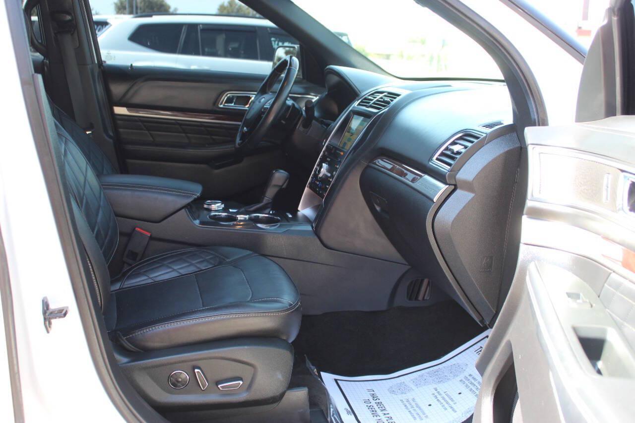 2018 White Ford Explorer Platinum AWD (1FM5K8HT5JG) with an EcoBoost 3.5L Twin Turbo V6 365hp 350ft. lbs. 3.5L V6 engine, Automatic 6-Speed transmission, located at 4301 NW 39th , Oklahoma City, OK, 73112, (405) 949-5600, 35.512135, -97.598671 - Hablamos espanol. SPEND SMART --- BUY FROM SUPER SPORTS. ALL PRICES, DOWN PAYMENTS, PAYMENTS, AND FINANCE TERMS ARE NEGOTIABLE AT THE TIME OF APPROVAL. WE WILL WORK WITH YOU TO FIT YOUR BUDGET. WE WILL EVEN LOWER AND ADJUST THE NUMBERS TO HELP MAKE THE VE HICLE MORE AFFORDABLE FOR YOU.- Photo#8