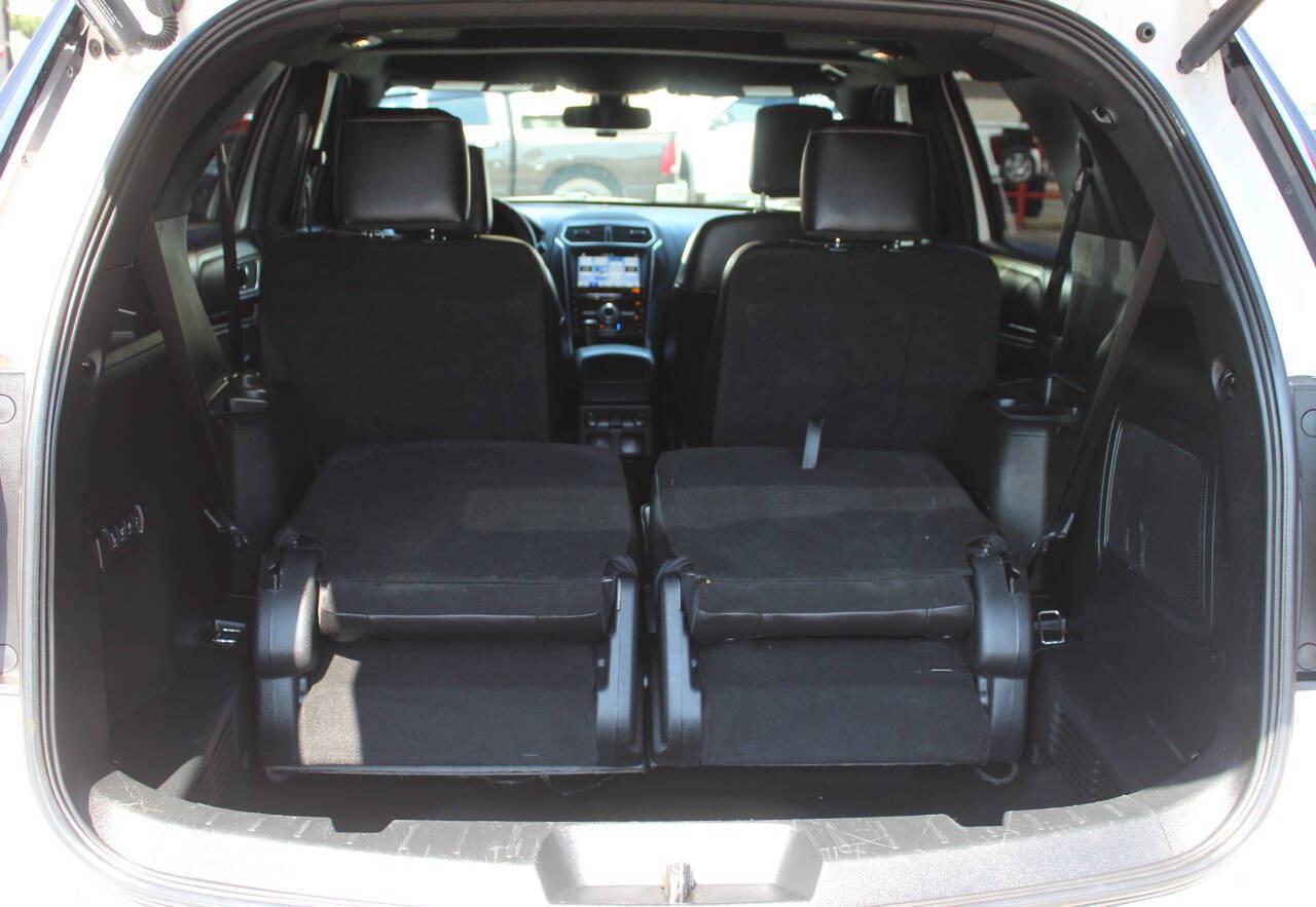 2018 White Ford Explorer Platinum AWD (1FM5K8HT5JG) with an EcoBoost 3.5L Twin Turbo V6 365hp 350ft. lbs. 3.5L V6 engine, Automatic 6-Speed transmission, located at 4301 NW 39th , Oklahoma City, OK, 73112, (405) 949-5600, 35.512135, -97.598671 - Hablamos espanol. SPEND SMART --- BUY FROM SUPER SPORTS. ALL PRICES, DOWN PAYMENTS, PAYMENTS, AND FINANCE TERMS ARE NEGOTIABLE AT THE TIME OF APPROVAL. WE WILL WORK WITH YOU TO FIT YOUR BUDGET. WE WILL EVEN LOWER AND ADJUST THE NUMBERS TO HELP MAKE THE VE HICLE MORE AFFORDABLE FOR YOU.- Photo#15