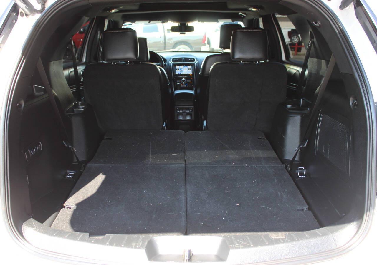 2018 White Ford Explorer Platinum AWD (1FM5K8HT5JG) with an EcoBoost 3.5L Twin Turbo V6 365hp 350ft. lbs. 3.5L V6 engine, Automatic 6-Speed transmission, located at 4301 NW 39th , Oklahoma City, OK, 73112, (405) 949-5600, 35.512135, -97.598671 - Hablamos espanol. SPEND SMART --- BUY FROM SUPER SPORTS. ALL PRICES, DOWN PAYMENTS, PAYMENTS, AND FINANCE TERMS ARE NEGOTIABLE AT THE TIME OF APPROVAL. WE WILL WORK WITH YOU TO FIT YOUR BUDGET. WE WILL EVEN LOWER AND ADJUST THE NUMBERS TO HELP MAKE THE VE HICLE MORE AFFORDABLE FOR YOU.- Photo#16
