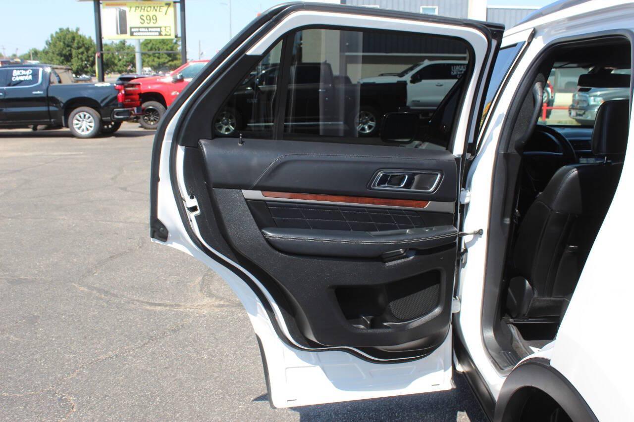 2018 White Ford Explorer Platinum AWD (1FM5K8HT5JG) with an EcoBoost 3.5L Twin Turbo V6 365hp 350ft. lbs. 3.5L V6 engine, Automatic 6-Speed transmission, located at 4301 NW 39th , Oklahoma City, OK, 73112, (405) 949-5600, 35.512135, -97.598671 - Hablamos espanol. SPEND SMART --- BUY FROM SUPER SPORTS. ALL PRICES, DOWN PAYMENTS, PAYMENTS, AND FINANCE TERMS ARE NEGOTIABLE AT THE TIME OF APPROVAL. WE WILL WORK WITH YOU TO FIT YOUR BUDGET. WE WILL EVEN LOWER AND ADJUST THE NUMBERS TO HELP MAKE THE VE HICLE MORE AFFORDABLE FOR YOU.- Photo#19