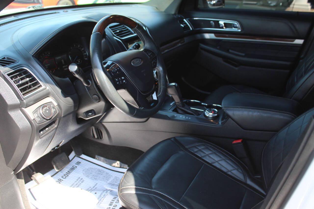 2018 White Ford Explorer Platinum AWD (1FM5K8HT5JG) with an EcoBoost 3.5L Twin Turbo V6 365hp 350ft. lbs. 3.5L V6 engine, Automatic 6-Speed transmission, located at 4301 NW 39th , Oklahoma City, OK, 73112, (405) 949-5600, 35.512135, -97.598671 - Hablamos espanol. SPEND SMART --- BUY FROM SUPER SPORTS. ALL PRICES, DOWN PAYMENTS, PAYMENTS, AND FINANCE TERMS ARE NEGOTIABLE AT THE TIME OF APPROVAL. WE WILL WORK WITH YOU TO FIT YOUR BUDGET. WE WILL EVEN LOWER AND ADJUST THE NUMBERS TO HELP MAKE THE VE HICLE MORE AFFORDABLE FOR YOU.- Photo#20
