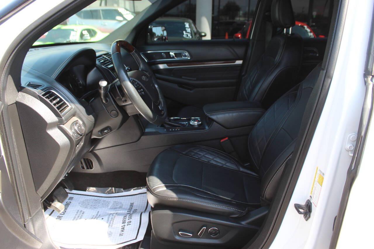 2018 White Ford Explorer Platinum AWD (1FM5K8HT5JG) with an EcoBoost 3.5L Twin Turbo V6 365hp 350ft. lbs. 3.5L V6 engine, Automatic 6-Speed transmission, located at 4301 NW 39th , Oklahoma City, OK, 73112, (405) 949-5600, 35.512135, -97.598671 - Hablamos espanol. SPEND SMART --- BUY FROM SUPER SPORTS. ALL PRICES, DOWN PAYMENTS, PAYMENTS, AND FINANCE TERMS ARE NEGOTIABLE AT THE TIME OF APPROVAL. WE WILL WORK WITH YOU TO FIT YOUR BUDGET. WE WILL EVEN LOWER AND ADJUST THE NUMBERS TO HELP MAKE THE VE HICLE MORE AFFORDABLE FOR YOU.- Photo#21