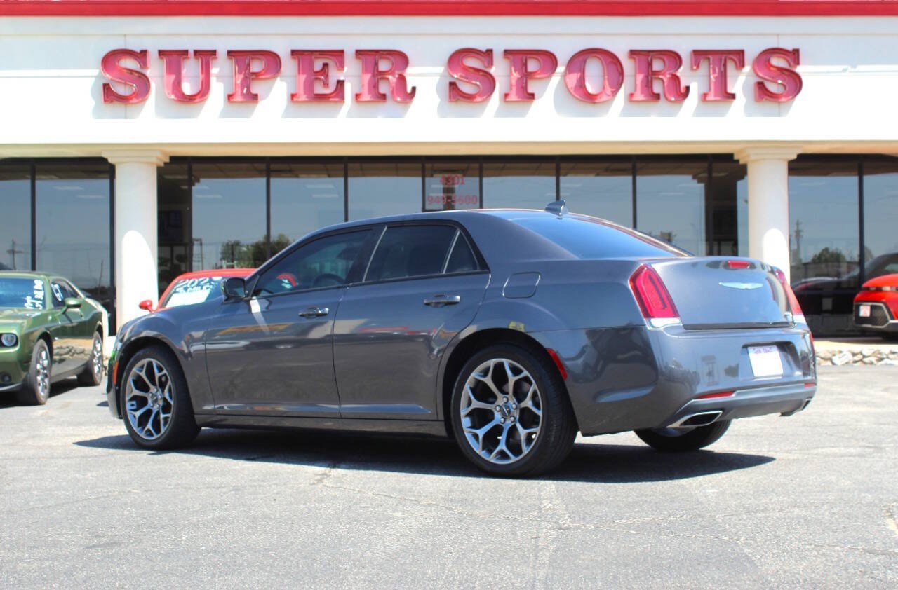 2018 Gray Chrysler 300 Limited RWD (2C3CCAAG0JH) with an Pentastar 3.6L V6 292hp 260ft. lbs. 3.6L V6 engine, Automatic 8-Speed transmission, located at 4301 NW 39th , Oklahoma City, OK, 73112, (405) 949-5600, 35.512135, -97.598671 - Hablamos espanol. SPEND SMART --- BUY FROM SUPER SPORTS. ALL PRICES, DOWN PAYMENTS, PAYMENTS, AND FINANCE TERMS ARE NEGOTIABLE AT THE TIME OF APPROVAL. WE WILL WORK WITH YOU TO FIT YOUR BUDGET. WE WILL EVEN LOWER AND ADJUST THE NUMBERS TO HELP MAKE THE VEHICLE MORE AFFORDABLE FOR YOU.- Photo#4