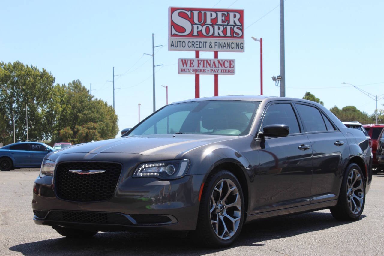 2018 Gray Chrysler 300 Limited RWD (2C3CCAAG0JH) with an Pentastar 3.6L V6 292hp 260ft. lbs. 3.6L V6 engine, Automatic 8-Speed transmission, located at 4301 NW 39th , Oklahoma City, OK, 73112, (405) 949-5600, 35.512135, -97.598671 - Hablamos espanol. SPEND SMART --- BUY FROM SUPER SPORTS. ALL PRICES, DOWN PAYMENTS, PAYMENTS, AND FINANCE TERMS ARE NEGOTIABLE AT THE TIME OF APPROVAL. WE WILL WORK WITH YOU TO FIT YOUR BUDGET. WE WILL EVEN LOWER AND ADJUST THE NUMBERS TO HELP MAKE THE VEHICLE MORE AFFORDABLE FOR YOU.- Photo#6