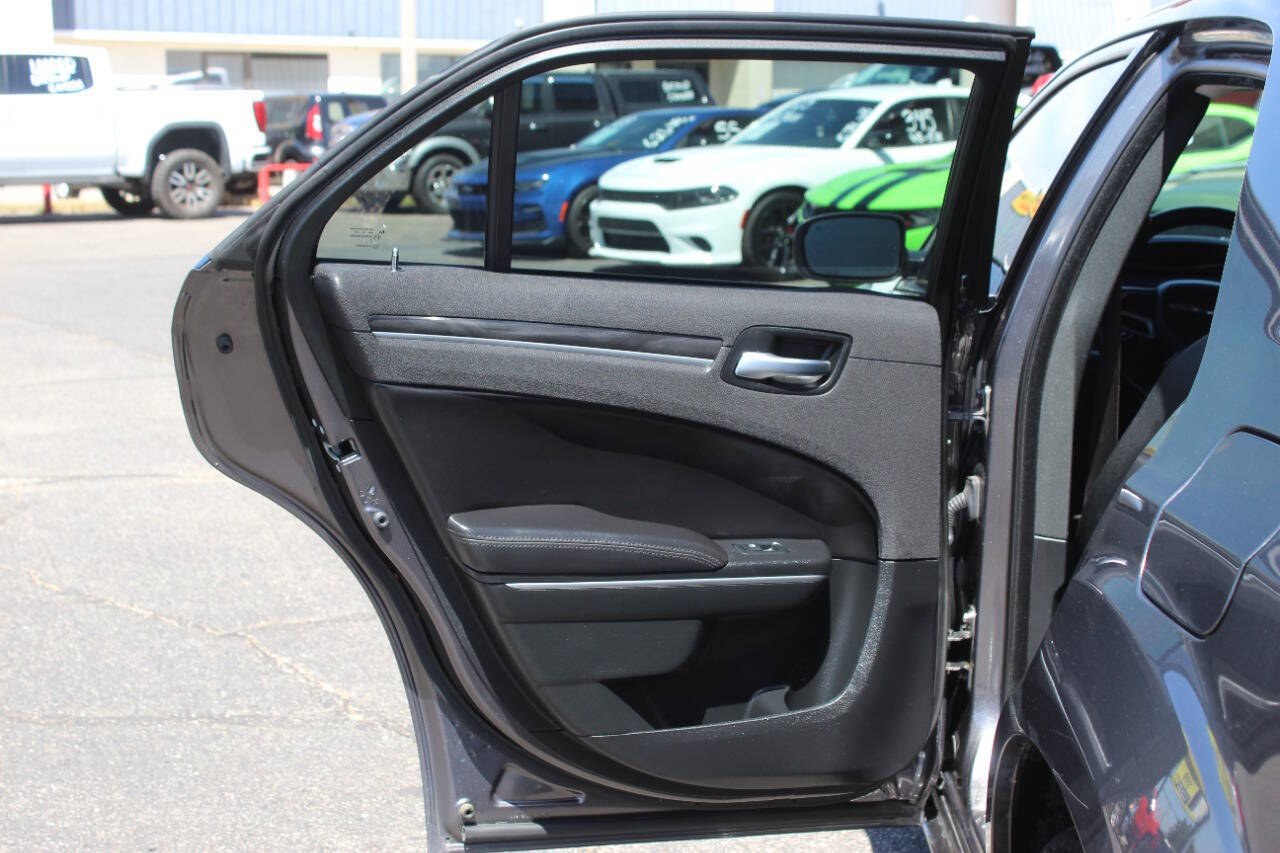 2018 Gray Chrysler 300 Limited RWD (2C3CCAAG0JH) with an Pentastar 3.6L V6 292hp 260ft. lbs. 3.6L V6 engine, Automatic 8-Speed transmission, located at 4301 NW 39th , Oklahoma City, OK, 73112, (405) 949-5600, 35.512135, -97.598671 - Hablamos espanol. SPEND SMART --- BUY FROM SUPER SPORTS. ALL PRICES, DOWN PAYMENTS, PAYMENTS, AND FINANCE TERMS ARE NEGOTIABLE AT THE TIME OF APPROVAL. WE WILL WORK WITH YOU TO FIT YOUR BUDGET. WE WILL EVEN LOWER AND ADJUST THE NUMBERS TO HELP MAKE THE VEHICLE MORE AFFORDABLE FOR YOU.- Photo#14