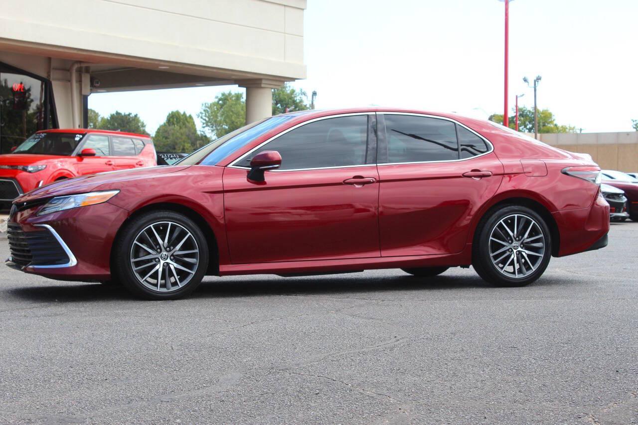2021 Maroon Toyota Camry XLE (4T1F11AK3MU) with an 2.5L I4 203hp 184ft. lbs. 2.5L I4 engine, Automatic 8-Speed transmission, located at 4301 NW 39th , Oklahoma City, OK, 73112, (405) 949-5600, 35.512135, -97.598671 - Hablamos espanol. SPEND SMART --- BUY FROM SUPER SPORTS. ALL PRICES, DOWN PAYMENTS, PAYMENTS, AND FINANCE TERMS ARE NEGOTIABLE AT THE TIME OF APPROVAL. WE WILL WORK WITH YOU TO FIT YOUR BUDGET. WE WILL EVEN LOWER AND ADJUST THE NUMBERS TO HELP MAKE THE VE HICLE MORE AFFORDABLE FOR YOU.- Photo#5