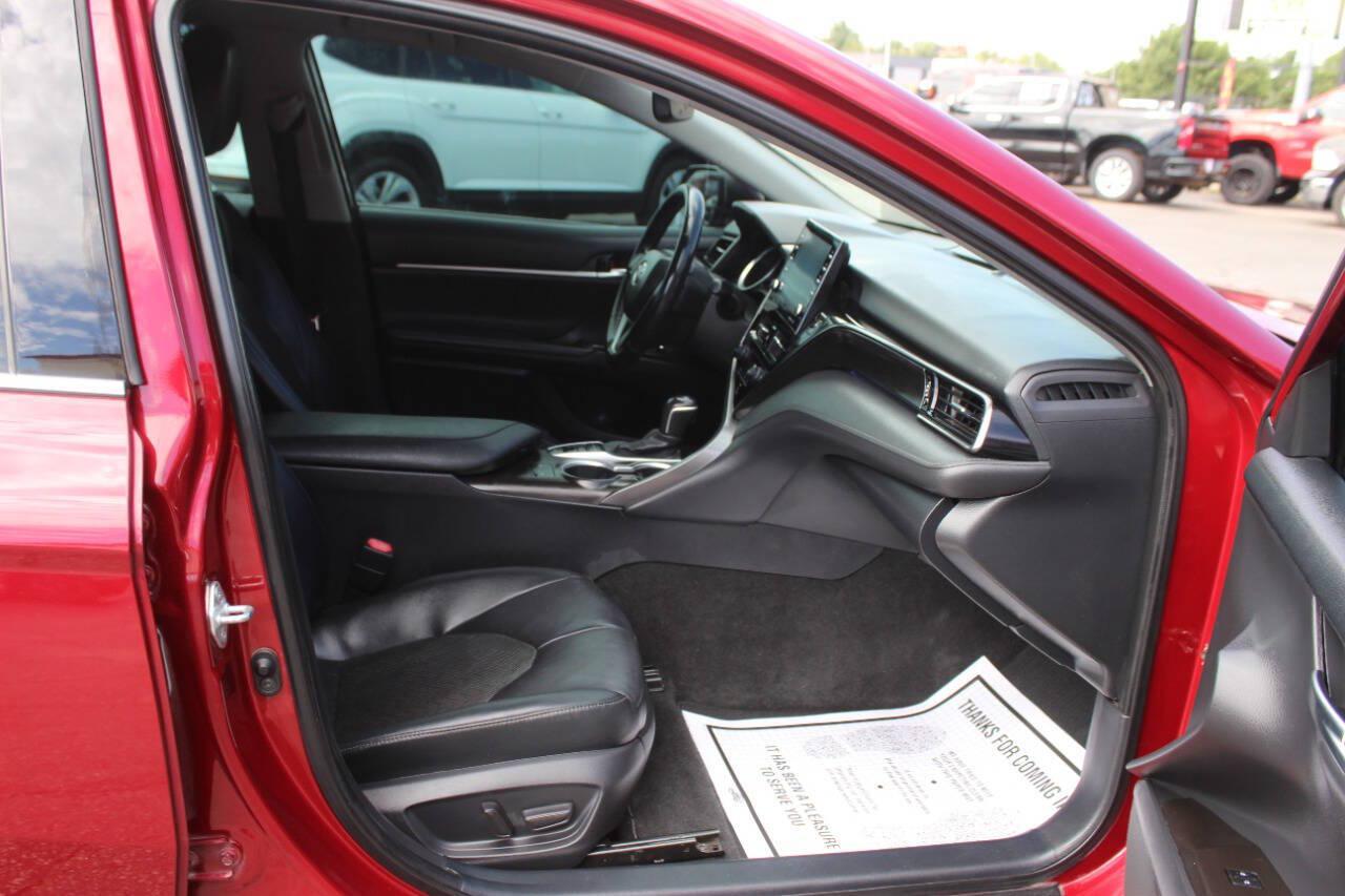 2021 Maroon Toyota Camry XLE (4T1F11AK3MU) with an 2.5L I4 203hp 184ft. lbs. 2.5L I4 engine, Automatic 8-Speed transmission, located at 4301 NW 39th , Oklahoma City, OK, 73112, (405) 949-5600, 35.512135, -97.598671 - Hablamos espanol. SPEND SMART --- BUY FROM SUPER SPORTS. ALL PRICES, DOWN PAYMENTS, PAYMENTS, AND FINANCE TERMS ARE NEGOTIABLE AT THE TIME OF APPROVAL. WE WILL WORK WITH YOU TO FIT YOUR BUDGET. WE WILL EVEN LOWER AND ADJUST THE NUMBERS TO HELP MAKE THE VE HICLE MORE AFFORDABLE FOR YOU.- Photo#8