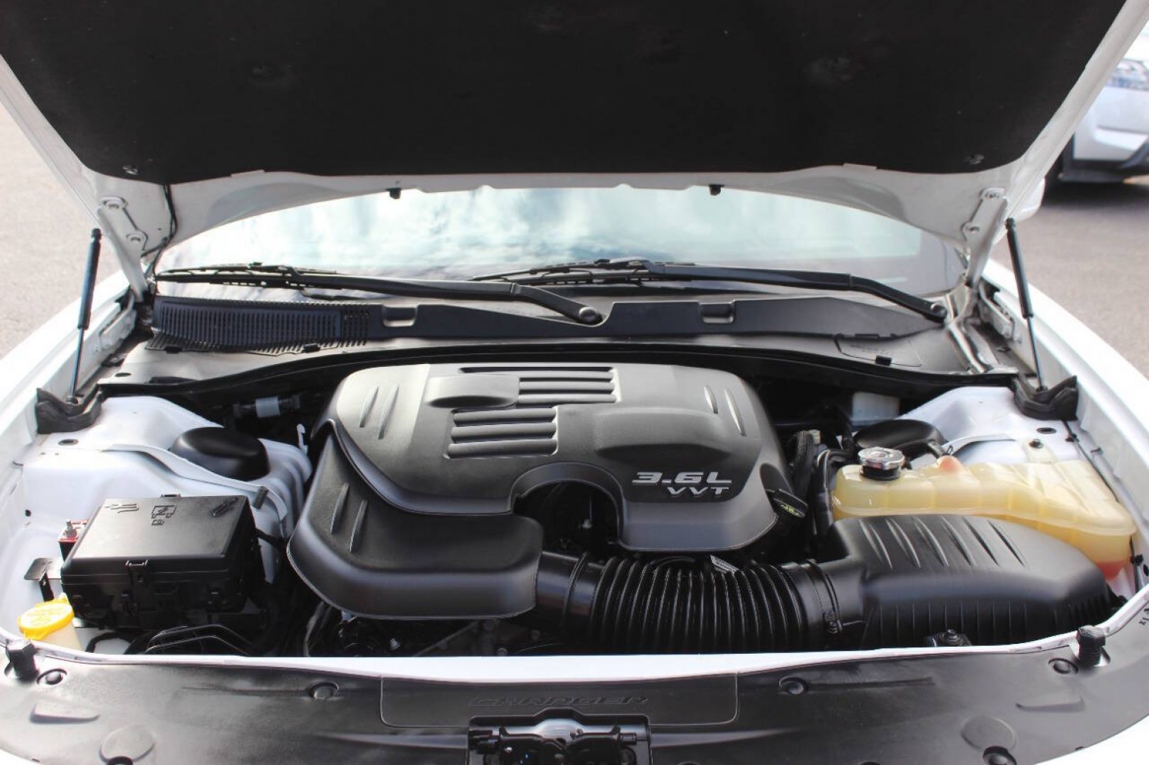 2016 White Dodge Charger SXT (2C3CDXHG4GH) with an Pentastar 3.6L V6 292hp 260ft. lbs. 3.6L V6 engine, Automatic 8-Speed transmission, located at 4301 NW 39th , Oklahoma City, OK, 73112, (405) 949-5600, 35.512135, -97.598671 - Hablamos espanol. SPEND SMART --- BUY FROM SUPER SPORTS. ALL PRICES, DOWN PAYMENTS, PAYMENTS, AND FINANCE TERMS ARE NEGOTIABLE AT THE TIME OF APPROVAL. WE WILL WORK WITH YOU TO FIT YOUR BUDGET. WE WILL EVEN LOWER AND ADJUST THE NUMBERS TO HELP MAKE THE VE HICLE MORE AFFORDABLE FOR YOU.- Photo#7