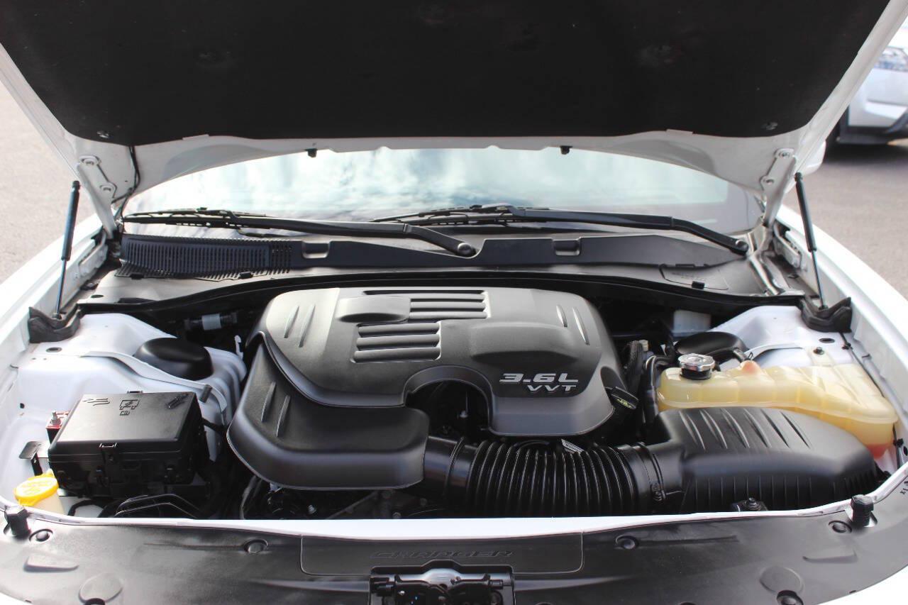 2016 White Dodge Charger SXT (2C3CDXHG4GH) with an Pentastar 3.6L V6 292hp 260ft. lbs. 3.6L V6 engine, Automatic 8-Speed transmission, located at 4301 NW 39th , Oklahoma City, OK, 73112, (405) 949-5600, 35.512135, -97.598671 - Hablamos espanol. SPEND SMART --- BUY FROM SUPER SPORTS. ALL PRICES, DOWN PAYMENTS, PAYMENTS, AND FINANCE TERMS ARE NEGOTIABLE AT THE TIME OF APPROVAL. WE WILL WORK WITH YOU TO FIT YOUR BUDGET. WE WILL EVEN LOWER AND ADJUST THE NUMBERS TO HELP MAKE THE VE HICLE MORE AFFORDABLE FOR YOU.- Photo#7