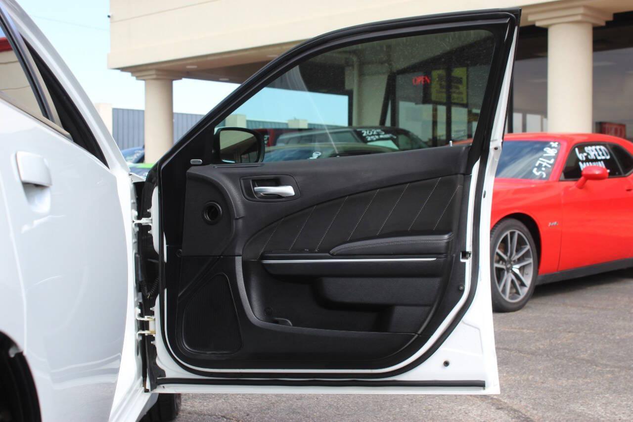 2016 White Dodge Charger SXT (2C3CDXHG4GH) with an Pentastar 3.6L V6 292hp 260ft. lbs. 3.6L V6 engine, Automatic 8-Speed transmission, located at 4301 NW 39th , Oklahoma City, OK, 73112, (405) 949-5600, 35.512135, -97.598671 - Hablamos espanol. SPEND SMART --- BUY FROM SUPER SPORTS. ALL PRICES, DOWN PAYMENTS, PAYMENTS, AND FINANCE TERMS ARE NEGOTIABLE AT THE TIME OF APPROVAL. WE WILL WORK WITH YOU TO FIT YOUR BUDGET. WE WILL EVEN LOWER AND ADJUST THE NUMBERS TO HELP MAKE THE VE HICLE MORE AFFORDABLE FOR YOU.- Photo#9