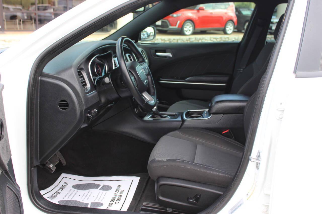 2016 White Dodge Charger SXT (2C3CDXHG4GH) with an Pentastar 3.6L V6 292hp 260ft. lbs. 3.6L V6 engine, Automatic 8-Speed transmission, located at 4301 NW 39th , Oklahoma City, OK, 73112, (405) 949-5600, 35.512135, -97.598671 - Hablamos espanol. SPEND SMART --- BUY FROM SUPER SPORTS. ALL PRICES, DOWN PAYMENTS, PAYMENTS, AND FINANCE TERMS ARE NEGOTIABLE AT THE TIME OF APPROVAL. WE WILL WORK WITH YOU TO FIT YOUR BUDGET. WE WILL EVEN LOWER AND ADJUST THE NUMBERS TO HELP MAKE THE VE HICLE MORE AFFORDABLE FOR YOU.- Photo#14