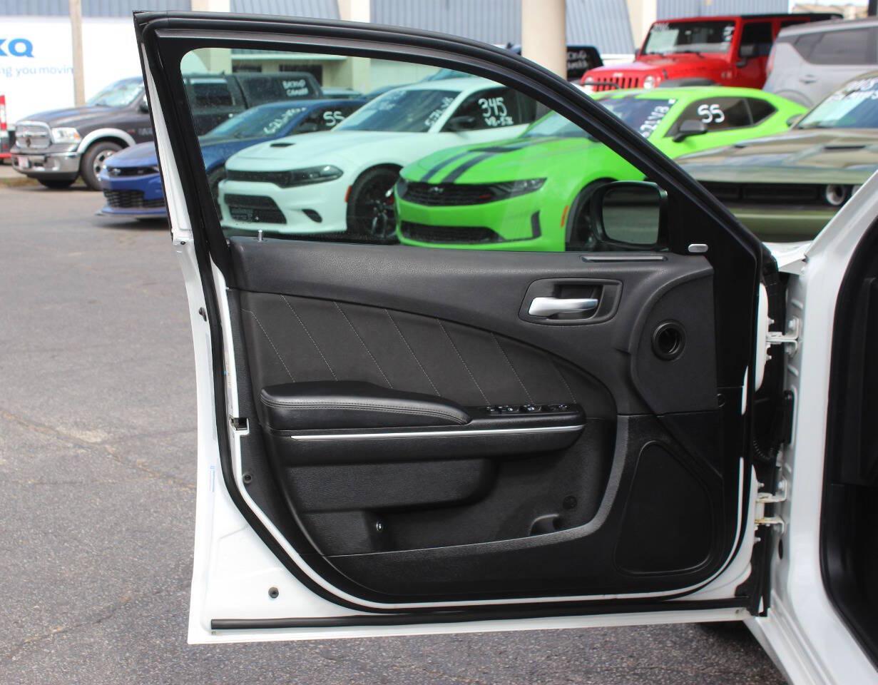 2016 White Dodge Charger SXT (2C3CDXHG4GH) with an Pentastar 3.6L V6 292hp 260ft. lbs. 3.6L V6 engine, Automatic 8-Speed transmission, located at 4301 NW 39th , Oklahoma City, OK, 73112, (405) 949-5600, 35.512135, -97.598671 - Hablamos espanol. SPEND SMART --- BUY FROM SUPER SPORTS. ALL PRICES, DOWN PAYMENTS, PAYMENTS, AND FINANCE TERMS ARE NEGOTIABLE AT THE TIME OF APPROVAL. WE WILL WORK WITH YOU TO FIT YOUR BUDGET. WE WILL EVEN LOWER AND ADJUST THE NUMBERS TO HELP MAKE THE VE HICLE MORE AFFORDABLE FOR YOU.- Photo#15