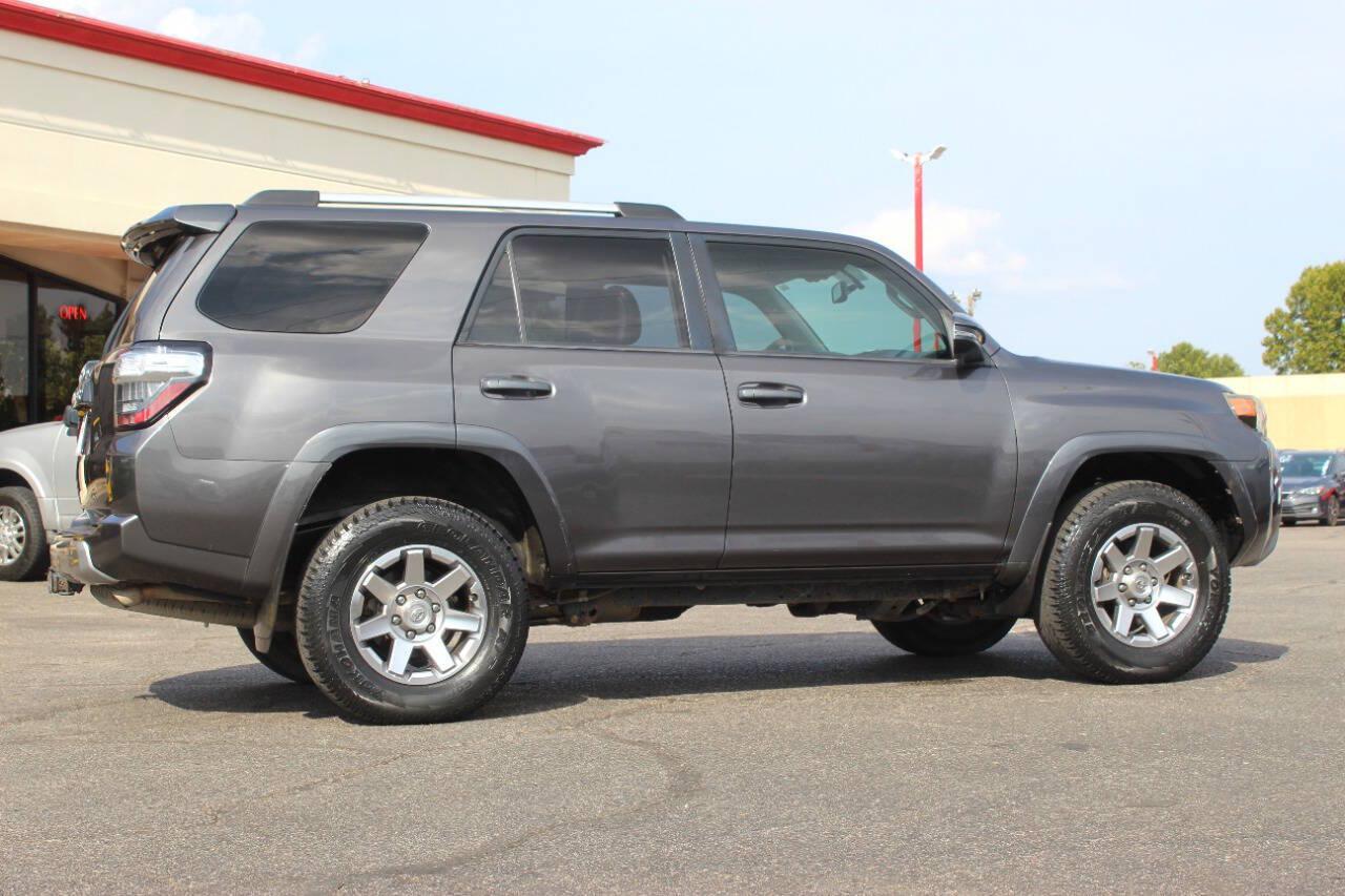 2014 Gray Toyota 4Runner SR5 4WD (JTEBU5JR4E5) with an 4.0L V6 270hp 278ft. lbs. 4.0L V6 engine, Automatic 5-Speed transmission, located at 4301 NW 39th , Oklahoma City, OK, 73112, (405) 949-5600, 35.512135, -97.598671 - Hablamos espanol. SPEND SMART --- BUY FROM SUPER SPORTS. ALL PRICES, DOWN PAYMENTS, PAYMENTS, AND FINANCE TERMS ARE NEGOTIABLE AT THE TIME OF APPROVAL. WE WILL WORK WITH YOU TO FIT YOUR BUDGET. WE WILL EVEN LOWER AND ADJUST THE NUMBERS TO HELP MAKE THE VE HICLE MORE AFFORDABLE FOR YOU.- Photo#2