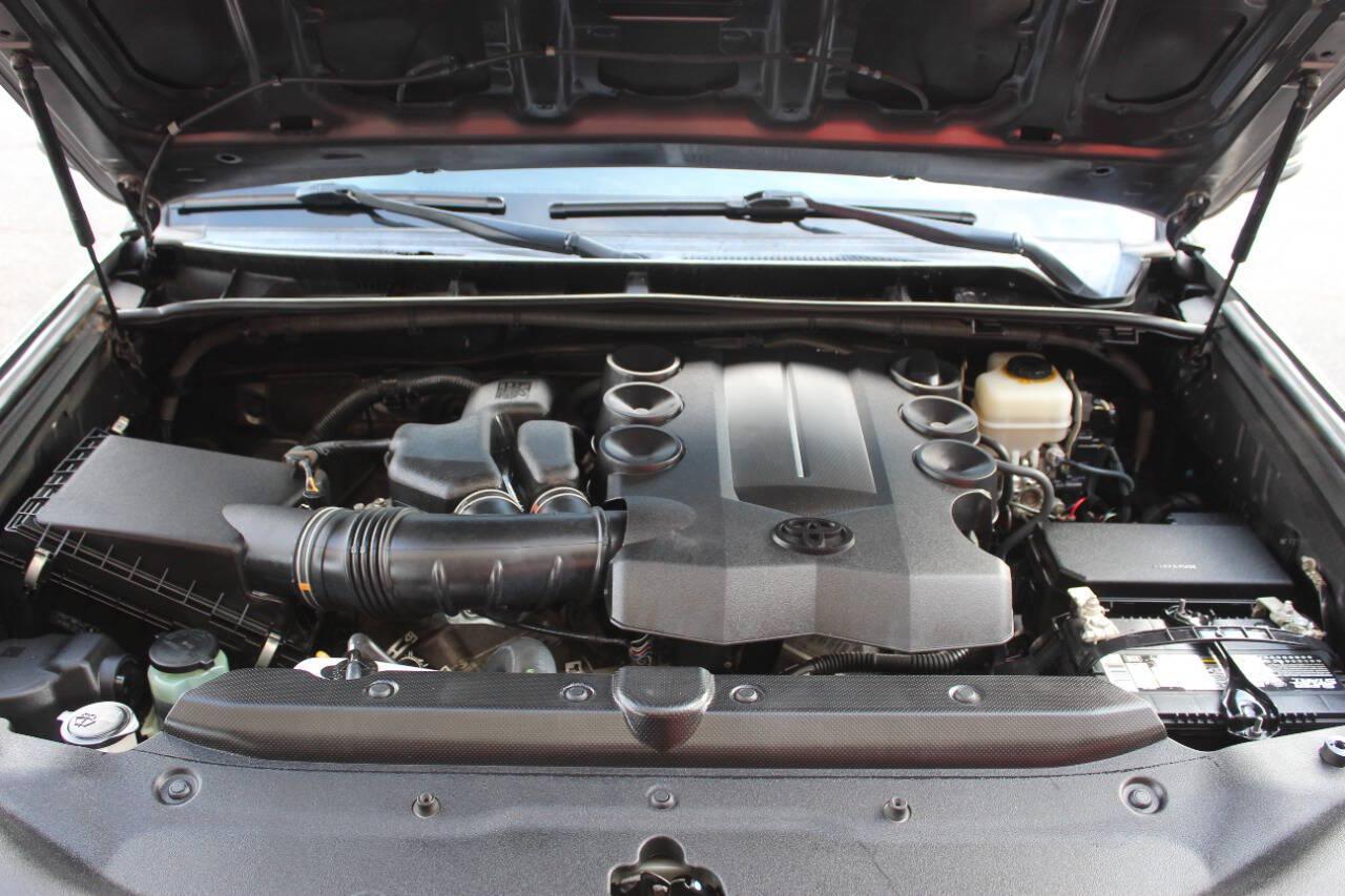 2014 Gray Toyota 4Runner SR5 4WD (JTEBU5JR4E5) with an 4.0L V6 270hp 278ft. lbs. 4.0L V6 engine, Automatic 5-Speed transmission, located at 4301 NW 39th , Oklahoma City, OK, 73112, (405) 949-5600, 35.512135, -97.598671 - Hablamos espanol. SPEND SMART --- BUY FROM SUPER SPORTS. ALL PRICES, DOWN PAYMENTS, PAYMENTS, AND FINANCE TERMS ARE NEGOTIABLE AT THE TIME OF APPROVAL. WE WILL WORK WITH YOU TO FIT YOUR BUDGET. WE WILL EVEN LOWER AND ADJUST THE NUMBERS TO HELP MAKE THE VE HICLE MORE AFFORDABLE FOR YOU.- Photo#7