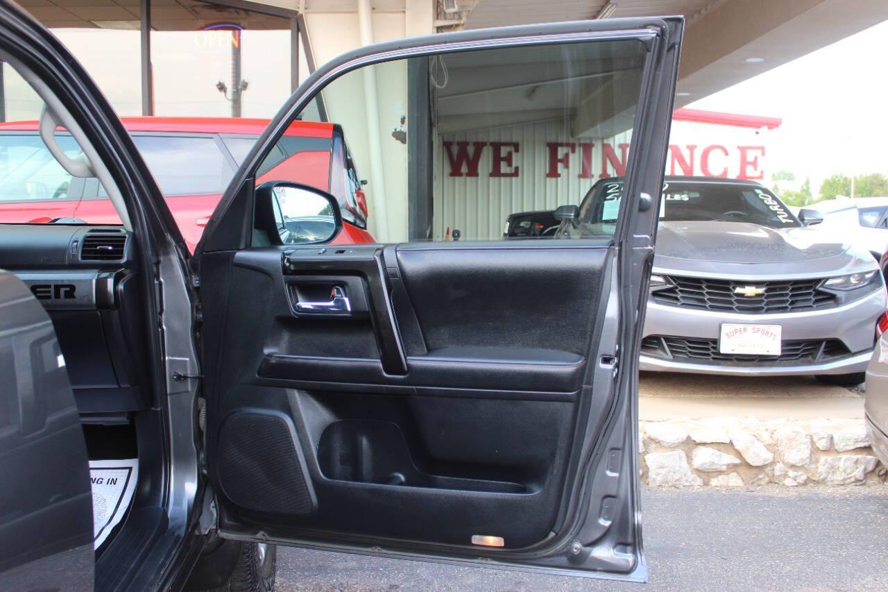 2014 Gray Toyota 4Runner SR5 4WD (JTEBU5JR4E5) with an 4.0L V6 270hp 278ft. lbs. 4.0L V6 engine, Automatic 5-Speed transmission, located at 4301 NW 39th , Oklahoma City, OK, 73112, (405) 949-5600, 35.512135, -97.598671 - Hablamos espanol. SPEND SMART --- BUY FROM SUPER SPORTS. ALL PRICES, DOWN PAYMENTS, PAYMENTS, AND FINANCE TERMS ARE NEGOTIABLE AT THE TIME OF APPROVAL. WE WILL WORK WITH YOU TO FIT YOUR BUDGET. WE WILL EVEN LOWER AND ADJUST THE NUMBERS TO HELP MAKE THE VE HICLE MORE AFFORDABLE FOR YOU.- Photo#9