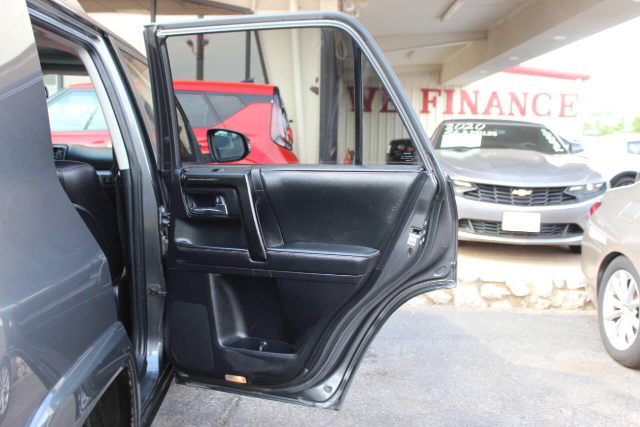 2014 Gray Toyota 4Runner SR5 4WD (JTEBU5JR4E5) with an 4.0L V6 270hp 278ft. lbs. 4.0L V6 engine, Automatic 5-Speed transmission, located at 4301 NW 39th , Oklahoma City, OK, 73112, (405) 949-5600, 35.512135, -97.598671 - Hablamos espanol. SPEND SMART --- BUY FROM SUPER SPORTS. ALL PRICES, DOWN PAYMENTS, PAYMENTS, AND FINANCE TERMS ARE NEGOTIABLE AT THE TIME OF APPROVAL. WE WILL WORK WITH YOU TO FIT YOUR BUDGET. WE WILL EVEN LOWER AND ADJUST THE NUMBERS TO HELP MAKE THE VE HICLE MORE AFFORDABLE FOR YOU.- Photo#11