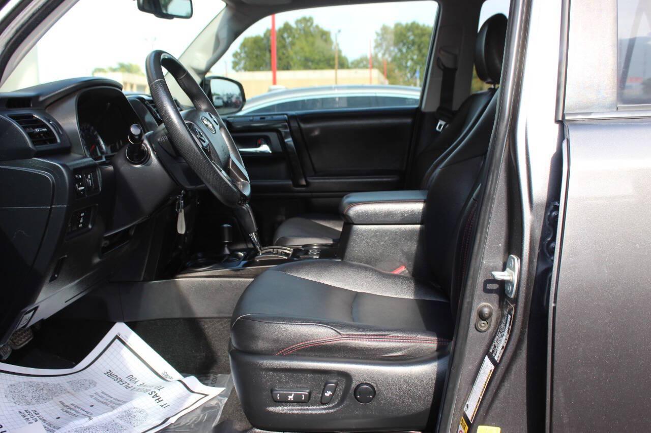 2014 Gray Toyota 4Runner SR5 4WD (JTEBU5JR4E5) with an 4.0L V6 270hp 278ft. lbs. 4.0L V6 engine, Automatic 5-Speed transmission, located at 4301 NW 39th , Oklahoma City, OK, 73112, (405) 949-5600, 35.512135, -97.598671 - Hablamos espanol. SPEND SMART --- BUY FROM SUPER SPORTS. ALL PRICES, DOWN PAYMENTS, PAYMENTS, AND FINANCE TERMS ARE NEGOTIABLE AT THE TIME OF APPROVAL. WE WILL WORK WITH YOU TO FIT YOUR BUDGET. WE WILL EVEN LOWER AND ADJUST THE NUMBERS TO HELP MAKE THE VE HICLE MORE AFFORDABLE FOR YOU.- Photo#17