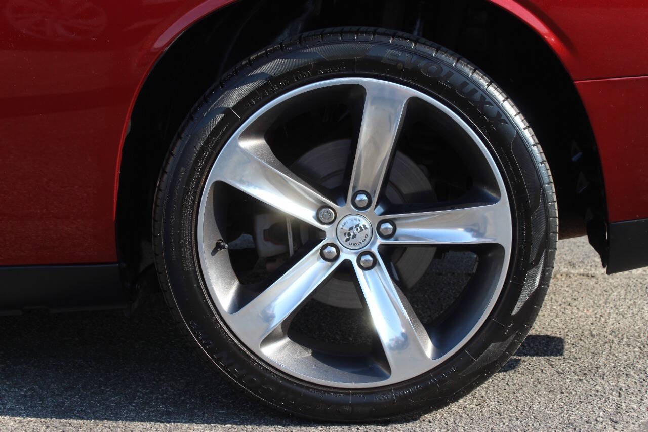 2014 Burgundy Dodge Challenger SXT (2C3CDYAG0EH) with an Pentastar 3.6L V6 305hp 268ft. lbs. 3.6L V6 engine, Automatic 5-Speed transmission, located at 4301 NW 39th , Oklahoma City, OK, 73112, (405) 949-5600, 35.512135, -97.598671 - Hablamos espanol. SPEND SMART --- BUY FROM SUPER SPORTS. ALL PRICES, DOWN PAYMENTS, PAYMENTS, AND FINANCE TERMS ARE NEGOTIABLE AT THE TIME OF APPROVAL. WE WILL WORK WITH YOU TO FIT YOUR BUDGET. WE WILL EVEN LOWER AND ADJUST THE NUMBERS TO HELP MAKE THE VEHICLE MORE AFFORDABLE FOR YOU.- Photo#14