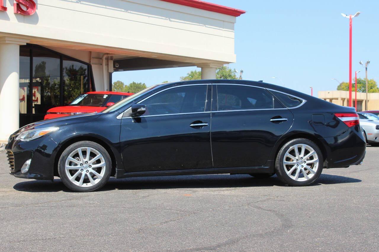 2013 Black Toyota Avalon XLE (4T1BK1EBXDU) with an 3.5L V6 268hp 248ft. lbs. 3.5L V6 engine, Automatic 6-Speed transmission, located at 4301 NW 39th , Oklahoma City, OK, 73112, (405) 949-5600, 35.512135, -97.598671 - Hablamos espanol. SPEND SMART --- BUY FROM SUPER SPORTS. ALL PRICES, DOWN PAYMENTS, PAYMENTS, AND FINANCE TERMS ARE NEGOTIABLE AT THE TIME OF APPROVAL. WE WILL WORK WITH YOU TO FIT YOUR BUDGET. WE WILL EVEN LOWER AND ADJUST THE NUMBERS TO HELP MAKE THE VE HICLE MORE AFFORDABLE FOR YOU.- Photo#4