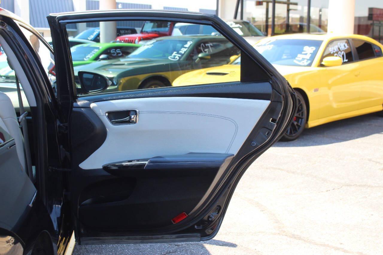 2013 Black Toyota Avalon XLE (4T1BK1EBXDU) with an 3.5L V6 268hp 248ft. lbs. 3.5L V6 engine, Automatic 6-Speed transmission, located at 4301 NW 39th , Oklahoma City, OK, 73112, (405) 949-5600, 35.512135, -97.598671 - Hablamos espanol. SPEND SMART --- BUY FROM SUPER SPORTS. ALL PRICES, DOWN PAYMENTS, PAYMENTS, AND FINANCE TERMS ARE NEGOTIABLE AT THE TIME OF APPROVAL. WE WILL WORK WITH YOU TO FIT YOUR BUDGET. WE WILL EVEN LOWER AND ADJUST THE NUMBERS TO HELP MAKE THE VE HICLE MORE AFFORDABLE FOR YOU.- Photo#10