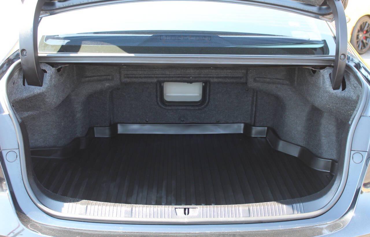 2013 Black Toyota Avalon XLE (4T1BK1EBXDU) with an 3.5L V6 268hp 248ft. lbs. 3.5L V6 engine, Automatic 6-Speed transmission, located at 4301 NW 39th , Oklahoma City, OK, 73112, (405) 949-5600, 35.512135, -97.598671 - Hablamos espanol. SPEND SMART --- BUY FROM SUPER SPORTS. ALL PRICES, DOWN PAYMENTS, PAYMENTS, AND FINANCE TERMS ARE NEGOTIABLE AT THE TIME OF APPROVAL. WE WILL WORK WITH YOU TO FIT YOUR BUDGET. WE WILL EVEN LOWER AND ADJUST THE NUMBERS TO HELP MAKE THE VE HICLE MORE AFFORDABLE FOR YOU.- Photo#11