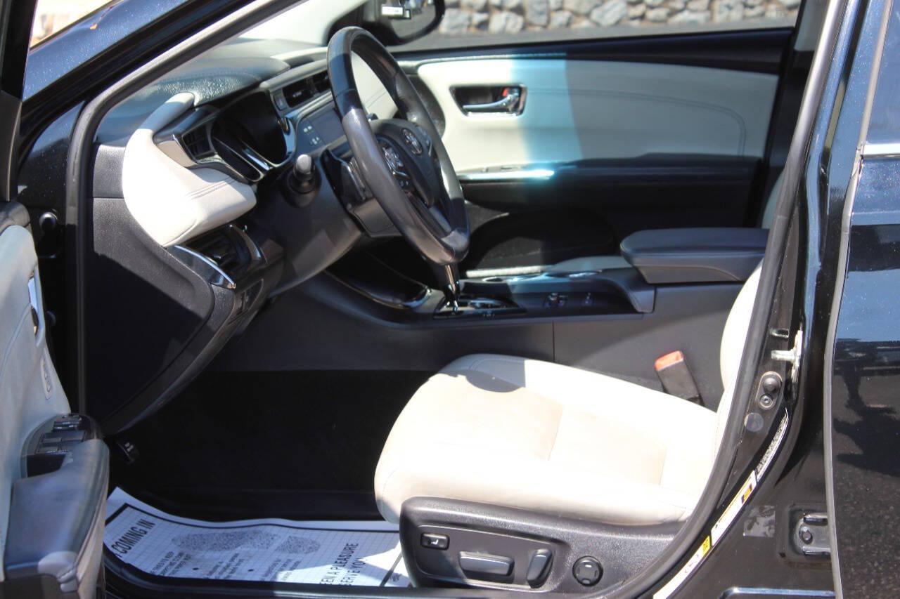 2013 Black Toyota Avalon XLE (4T1BK1EBXDU) with an 3.5L V6 268hp 248ft. lbs. 3.5L V6 engine, Automatic 6-Speed transmission, located at 4301 NW 39th , Oklahoma City, OK, 73112, (405) 949-5600, 35.512135, -97.598671 - Hablamos espanol. SPEND SMART --- BUY FROM SUPER SPORTS. ALL PRICES, DOWN PAYMENTS, PAYMENTS, AND FINANCE TERMS ARE NEGOTIABLE AT THE TIME OF APPROVAL. WE WILL WORK WITH YOU TO FIT YOUR BUDGET. WE WILL EVEN LOWER AND ADJUST THE NUMBERS TO HELP MAKE THE VE HICLE MORE AFFORDABLE FOR YOU.- Photo#14