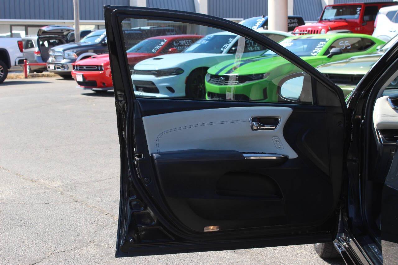 2013 Black Toyota Avalon XLE (4T1BK1EBXDU) with an 3.5L V6 268hp 248ft. lbs. 3.5L V6 engine, Automatic 6-Speed transmission, located at 4301 NW 39th , Oklahoma City, OK, 73112, (405) 949-5600, 35.512135, -97.598671 - Hablamos espanol. SPEND SMART --- BUY FROM SUPER SPORTS. ALL PRICES, DOWN PAYMENTS, PAYMENTS, AND FINANCE TERMS ARE NEGOTIABLE AT THE TIME OF APPROVAL. WE WILL WORK WITH YOU TO FIT YOUR BUDGET. WE WILL EVEN LOWER AND ADJUST THE NUMBERS TO HELP MAKE THE VE HICLE MORE AFFORDABLE FOR YOU.- Photo#15