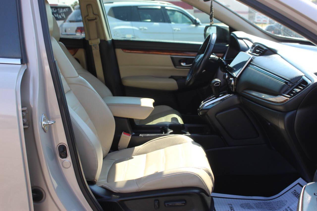 2018 Tan Honda CR-V EX-L 2WD w/ Navigation (2HKRW1H84JH) with an 1.5L Turbo I4 190hp 179ft. lbs. 1.5L I4 engine, CVT transmission, located at 4301 NW 39th , Oklahoma City, OK, 73112, (405) 949-5600, 35.512135, -97.598671 - Hablamos espanol. SPEND SMART --- BUY FROM SUPER SPORTS. ALL PRICES, DOWN PAYMENTS, PAYMENTS, AND FINANCE TERMS ARE NEGOTIABLE AT THE TIME OF APPROVAL. WE WILL WORK WITH YOU TO FIT YOUR BUDGET. WE WILL EVEN LOWER AND ADJUST THE NUMBERS TO HELP MAKE THE VE HICLE MORE AFFORDABLE FOR YOU.- Photo#8