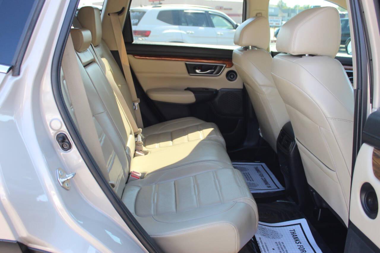 2018 Tan Honda CR-V EX-L 2WD w/ Navigation (2HKRW1H84JH) with an 1.5L Turbo I4 190hp 179ft. lbs. 1.5L I4 engine, CVT transmission, located at 4301 NW 39th , Oklahoma City, OK, 73112, (405) 949-5600, 35.512135, -97.598671 - Hablamos espanol. SPEND SMART --- BUY FROM SUPER SPORTS. ALL PRICES, DOWN PAYMENTS, PAYMENTS, AND FINANCE TERMS ARE NEGOTIABLE AT THE TIME OF APPROVAL. WE WILL WORK WITH YOU TO FIT YOUR BUDGET. WE WILL EVEN LOWER AND ADJUST THE NUMBERS TO HELP MAKE THE VE HICLE MORE AFFORDABLE FOR YOU.- Photo#10