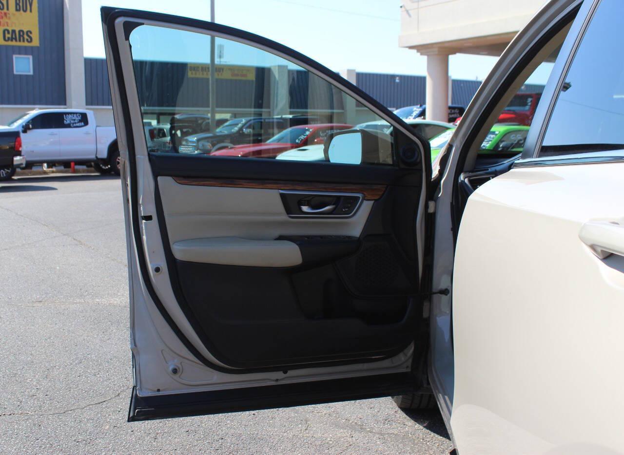 2018 Tan Honda CR-V EX-L 2WD w/ Navigation (2HKRW1H84JH) with an 1.5L Turbo I4 190hp 179ft. lbs. 1.5L I4 engine, CVT transmission, located at 4301 NW 39th , Oklahoma City, OK, 73112, (405) 949-5600, 35.512135, -97.598671 - Hablamos espanol. SPEND SMART --- BUY FROM SUPER SPORTS. ALL PRICES, DOWN PAYMENTS, PAYMENTS, AND FINANCE TERMS ARE NEGOTIABLE AT THE TIME OF APPROVAL. WE WILL WORK WITH YOU TO FIT YOUR BUDGET. WE WILL EVEN LOWER AND ADJUST THE NUMBERS TO HELP MAKE THE VE HICLE MORE AFFORDABLE FOR YOU.- Photo#13