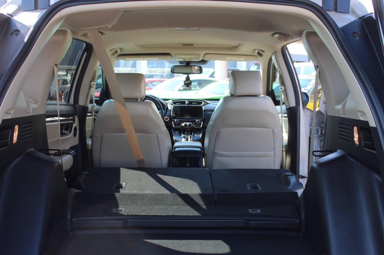 2018 Tan Honda CR-V EX-L 2WD w/ Navigation (2HKRW1H84JH) with an 1.5L Turbo I4 190hp 179ft. lbs. 1.5L I4 engine, CVT transmission, located at 4301 NW 39th , Oklahoma City, OK, 73112, (405) 949-5600, 35.512135, -97.598671 - Hablamos espanol. SPEND SMART --- BUY FROM SUPER SPORTS. ALL PRICES, DOWN PAYMENTS, PAYMENTS, AND FINANCE TERMS ARE NEGOTIABLE AT THE TIME OF APPROVAL. WE WILL WORK WITH YOU TO FIT YOUR BUDGET. WE WILL EVEN LOWER AND ADJUST THE NUMBERS TO HELP MAKE THE VE HICLE MORE AFFORDABLE FOR YOU.- Photo#15