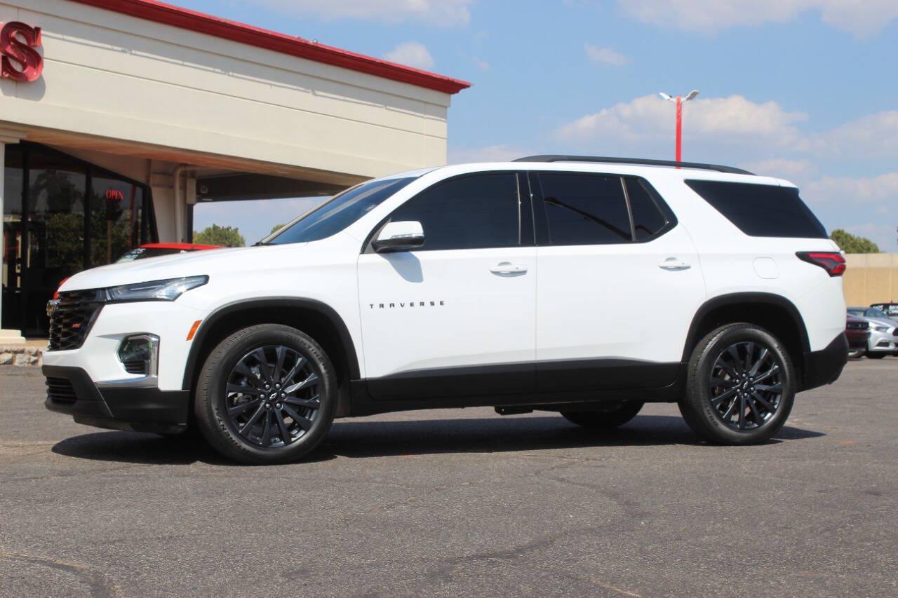 2022 White Chevrolet Traverse RS (1GNERJKW5NJ) with an 3.6L V6 310hp 266ft. lbs. 3.6L V6 engine, Automatic 9-Speed transmission, located at 4301 NW 39th , Oklahoma City, OK, 73112, (405) 949-5600, 35.512135, -97.598671 - Hablamos espanol. SPEND SMART --- BUY FROM SUPER SPORTS. ALL PRICES, DOWN PAYMENTS, PAYMENTS, AND FINANCE TERMS ARE NEGOTIABLE AT THE TIME OF APPROVAL. WE WILL WORK WITH YOU TO FIT YOUR BUDGET. WE WILL EVEN LOWER AND ADJUST THE NUMBERS TO HELP MAKE THE VEHICLE MORE AFFORDABLE FOR YOU.- Photo#5