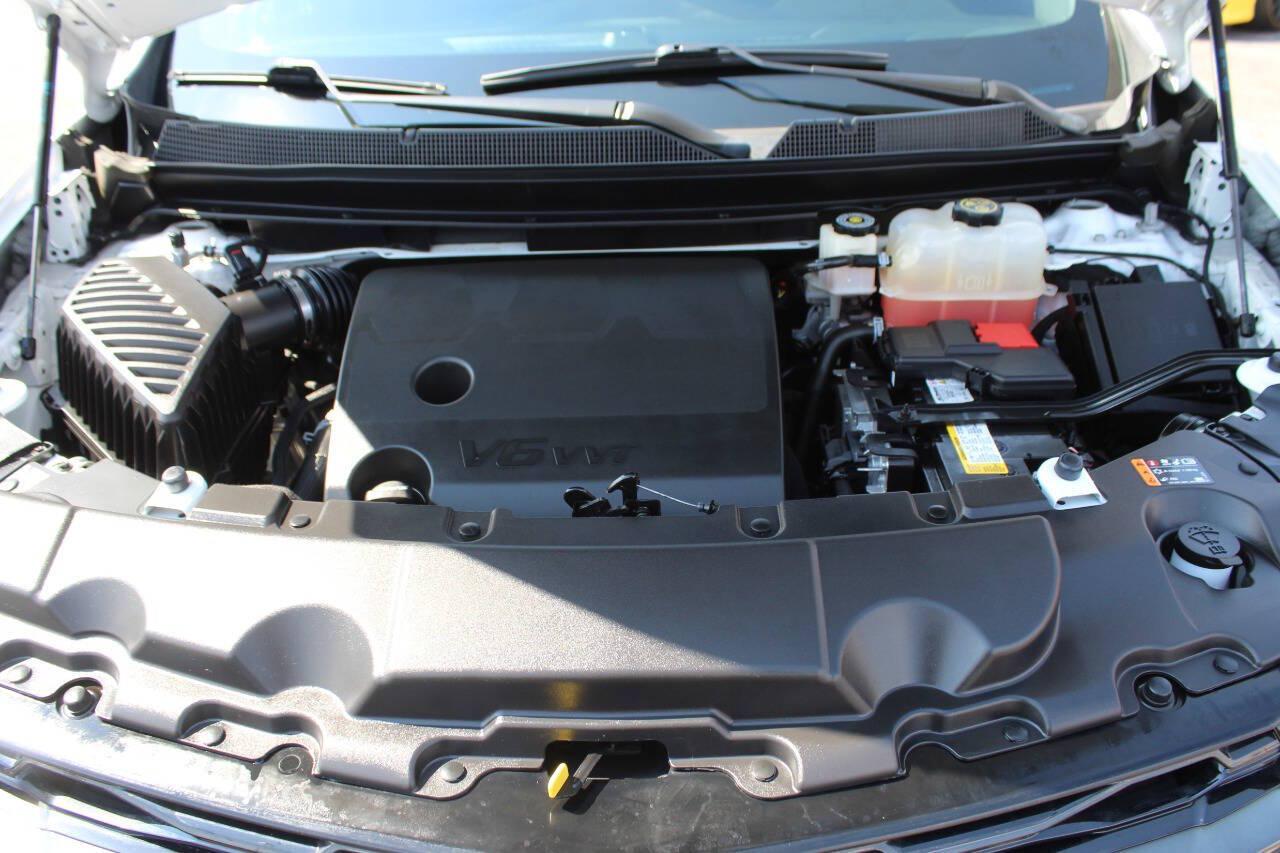 2022 White Chevrolet Traverse RS (1GNERJKW5NJ) with an 3.6L V6 310hp 266ft. lbs. 3.6L V6 engine, Automatic 9-Speed transmission, located at 4301 NW 39th , Oklahoma City, OK, 73112, (405) 949-5600, 35.512135, -97.598671 - Hablamos espanol. SPEND SMART --- BUY FROM SUPER SPORTS. ALL PRICES, DOWN PAYMENTS, PAYMENTS, AND FINANCE TERMS ARE NEGOTIABLE AT THE TIME OF APPROVAL. WE WILL WORK WITH YOU TO FIT YOUR BUDGET. WE WILL EVEN LOWER AND ADJUST THE NUMBERS TO HELP MAKE THE VEHICLE MORE AFFORDABLE FOR YOU.- Photo#7