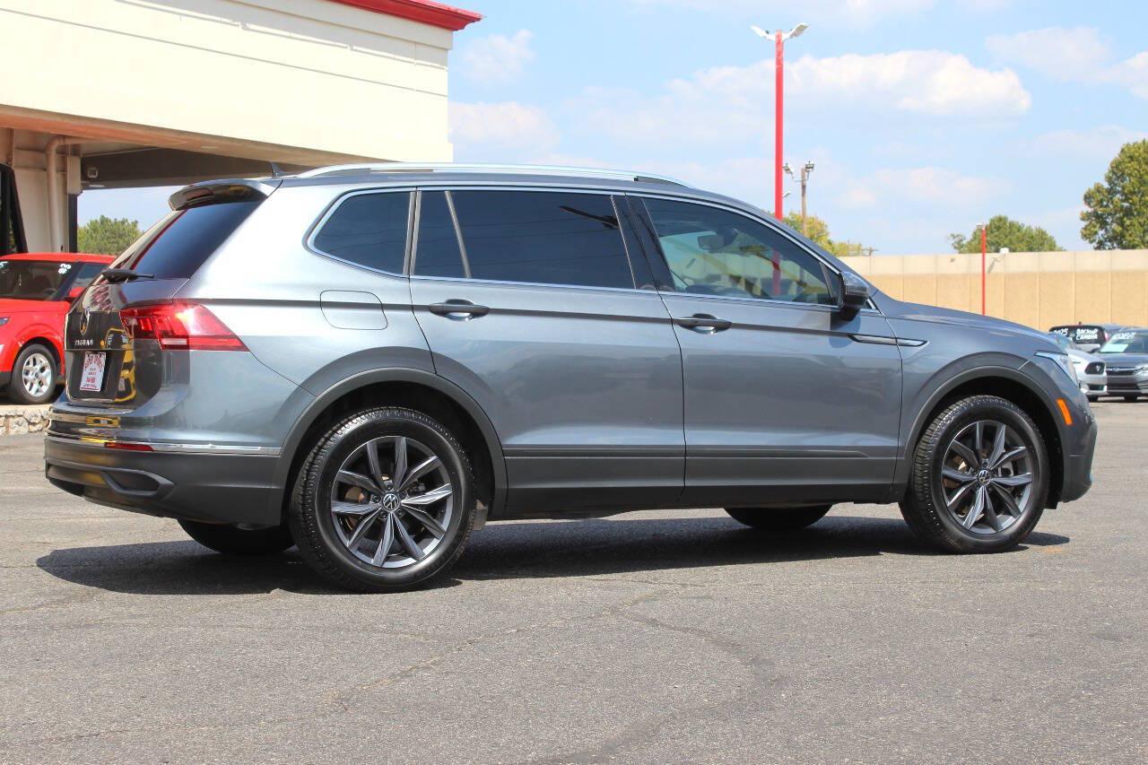 2022 Gray Volkswagen Tiguan SE (3VV3B7AX8NM) with an 2.0L Turbo I4 184hp 221ft. lbs. 2.0L I4 engine, Automatic 8-Speed transmission, located at 4301 NW 39th , Oklahoma City, OK, 73112, (405) 949-5600, 35.512135, -97.598671 - Hablamos espanol. SPEND SMART --- BUY FROM SUPER SPORTS. ALL PRICES, DOWN PAYMENTS, PAYMENTS, AND FINANCE TERMS ARE NEGOTIABLE AT THE TIME OF APPROVAL. WE WILL WORK WITH YOU TO FIT YOUR BUDGET. WE WILL EVEN LOWER AND ADJUST THE NUMBERS TO HELP MAKE THE VEHICLE MORE AFFORDABLE FOR YOU.- Photo#2