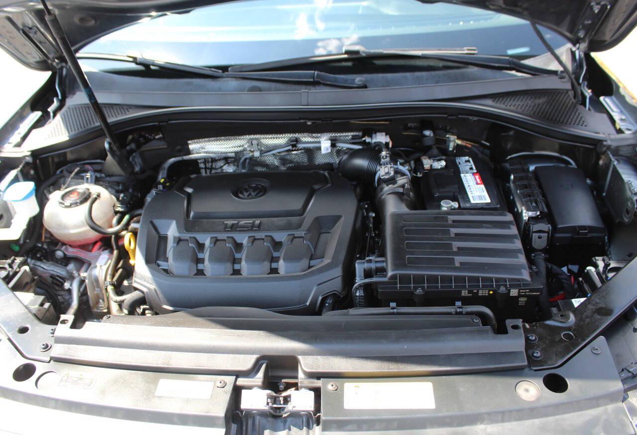 2022 Gray Volkswagen Tiguan SE (3VV3B7AX8NM) with an 2.0L Turbo I4 184hp 221ft. lbs. 2.0L I4 engine, Automatic 8-Speed transmission, located at 4301 NW 39th , Oklahoma City, OK, 73112, (405) 949-5600, 35.512135, -97.598671 - Hablamos espanol. SPEND SMART --- BUY FROM SUPER SPORTS. ALL PRICES, DOWN PAYMENTS, PAYMENTS, AND FINANCE TERMS ARE NEGOTIABLE AT THE TIME OF APPROVAL. WE WILL WORK WITH YOU TO FIT YOUR BUDGET. WE WILL EVEN LOWER AND ADJUST THE NUMBERS TO HELP MAKE THE VEHICLE MORE AFFORDABLE FOR YOU.- Photo#4