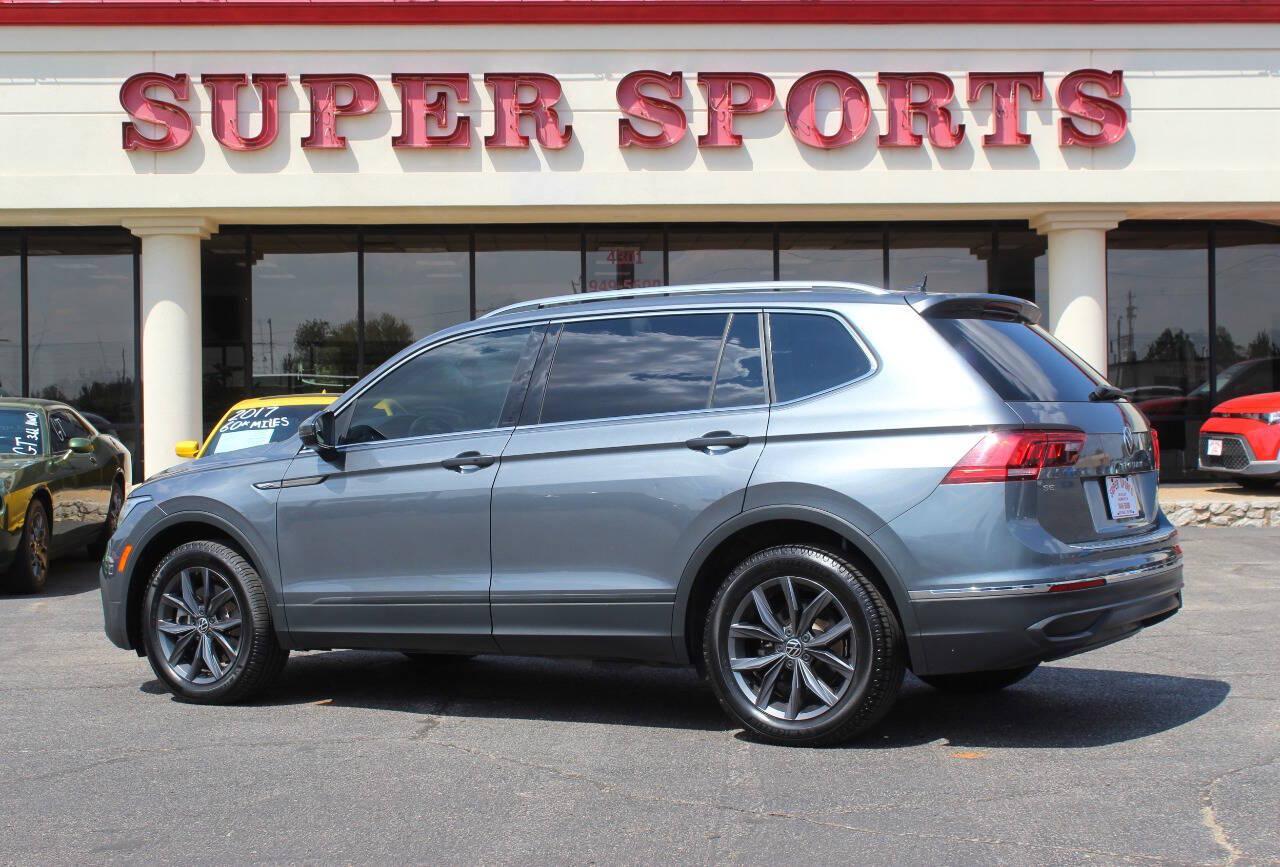 2022 Gray Volkswagen Tiguan SE (3VV3B7AX8NM) with an 2.0L Turbo I4 184hp 221ft. lbs. 2.0L I4 engine, Automatic 8-Speed transmission, located at 4301 NW 39th , Oklahoma City, OK, 73112, (405) 949-5600, 35.512135, -97.598671 - Hablamos espanol. SPEND SMART --- BUY FROM SUPER SPORTS. ALL PRICES, DOWN PAYMENTS, PAYMENTS, AND FINANCE TERMS ARE NEGOTIABLE AT THE TIME OF APPROVAL. WE WILL WORK WITH YOU TO FIT YOUR BUDGET. WE WILL EVEN LOWER AND ADJUST THE NUMBERS TO HELP MAKE THE VEHICLE MORE AFFORDABLE FOR YOU.- Photo#5