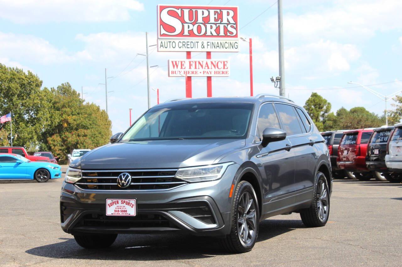 2022 Gray Volkswagen Tiguan SE (3VV3B7AX8NM) with an 2.0L Turbo I4 184hp 221ft. lbs. 2.0L I4 engine, Automatic 8-Speed transmission, located at 4301 NW 39th , Oklahoma City, OK, 73112, (405) 949-5600, 35.512135, -97.598671 - Hablamos espanol. SPEND SMART --- BUY FROM SUPER SPORTS. ALL PRICES, DOWN PAYMENTS, PAYMENTS, AND FINANCE TERMS ARE NEGOTIABLE AT THE TIME OF APPROVAL. WE WILL WORK WITH YOU TO FIT YOUR BUDGET. WE WILL EVEN LOWER AND ADJUST THE NUMBERS TO HELP MAKE THE VEHICLE MORE AFFORDABLE FOR YOU.- Photo#7