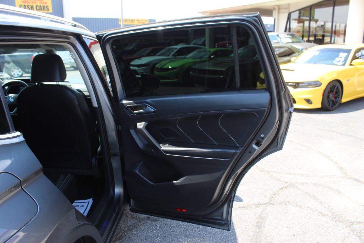 2022 Gray Volkswagen Tiguan SE (3VV3B7AX8NM) with an 2.0L Turbo I4 184hp 221ft. lbs. 2.0L I4 engine, Automatic 8-Speed transmission, located at 4301 NW 39th , Oklahoma City, OK, 73112, (405) 949-5600, 35.512135, -97.598671 - Hablamos espanol. SPEND SMART --- BUY FROM SUPER SPORTS. ALL PRICES, DOWN PAYMENTS, PAYMENTS, AND FINANCE TERMS ARE NEGOTIABLE AT THE TIME OF APPROVAL. WE WILL WORK WITH YOU TO FIT YOUR BUDGET. WE WILL EVEN LOWER AND ADJUST THE NUMBERS TO HELP MAKE THE VEHICLE MORE AFFORDABLE FOR YOU.- Photo#12