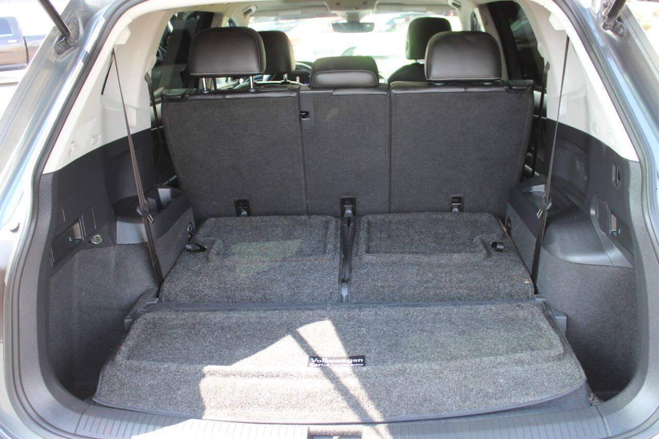 2022 Gray Volkswagen Tiguan SE (3VV3B7AX8NM) with an 2.0L Turbo I4 184hp 221ft. lbs. 2.0L I4 engine, Automatic 8-Speed transmission, located at 4301 NW 39th , Oklahoma City, OK, 73112, (405) 949-5600, 35.512135, -97.598671 - Hablamos espanol. SPEND SMART --- BUY FROM SUPER SPORTS. ALL PRICES, DOWN PAYMENTS, PAYMENTS, AND FINANCE TERMS ARE NEGOTIABLE AT THE TIME OF APPROVAL. WE WILL WORK WITH YOU TO FIT YOUR BUDGET. WE WILL EVEN LOWER AND ADJUST THE NUMBERS TO HELP MAKE THE VEHICLE MORE AFFORDABLE FOR YOU.- Photo#14