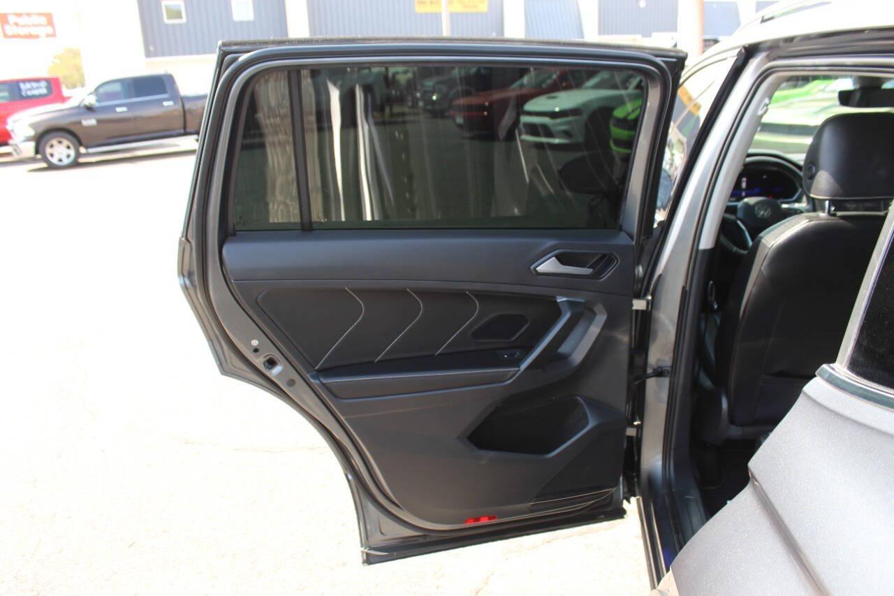 2022 Gray Volkswagen Tiguan SE (3VV3B7AX8NM) with an 2.0L Turbo I4 184hp 221ft. lbs. 2.0L I4 engine, Automatic 8-Speed transmission, located at 4301 NW 39th , Oklahoma City, OK, 73112, (405) 949-5600, 35.512135, -97.598671 - Hablamos espanol. SPEND SMART --- BUY FROM SUPER SPORTS. ALL PRICES, DOWN PAYMENTS, PAYMENTS, AND FINANCE TERMS ARE NEGOTIABLE AT THE TIME OF APPROVAL. WE WILL WORK WITH YOU TO FIT YOUR BUDGET. WE WILL EVEN LOWER AND ADJUST THE NUMBERS TO HELP MAKE THE VEHICLE MORE AFFORDABLE FOR YOU.- Photo#17