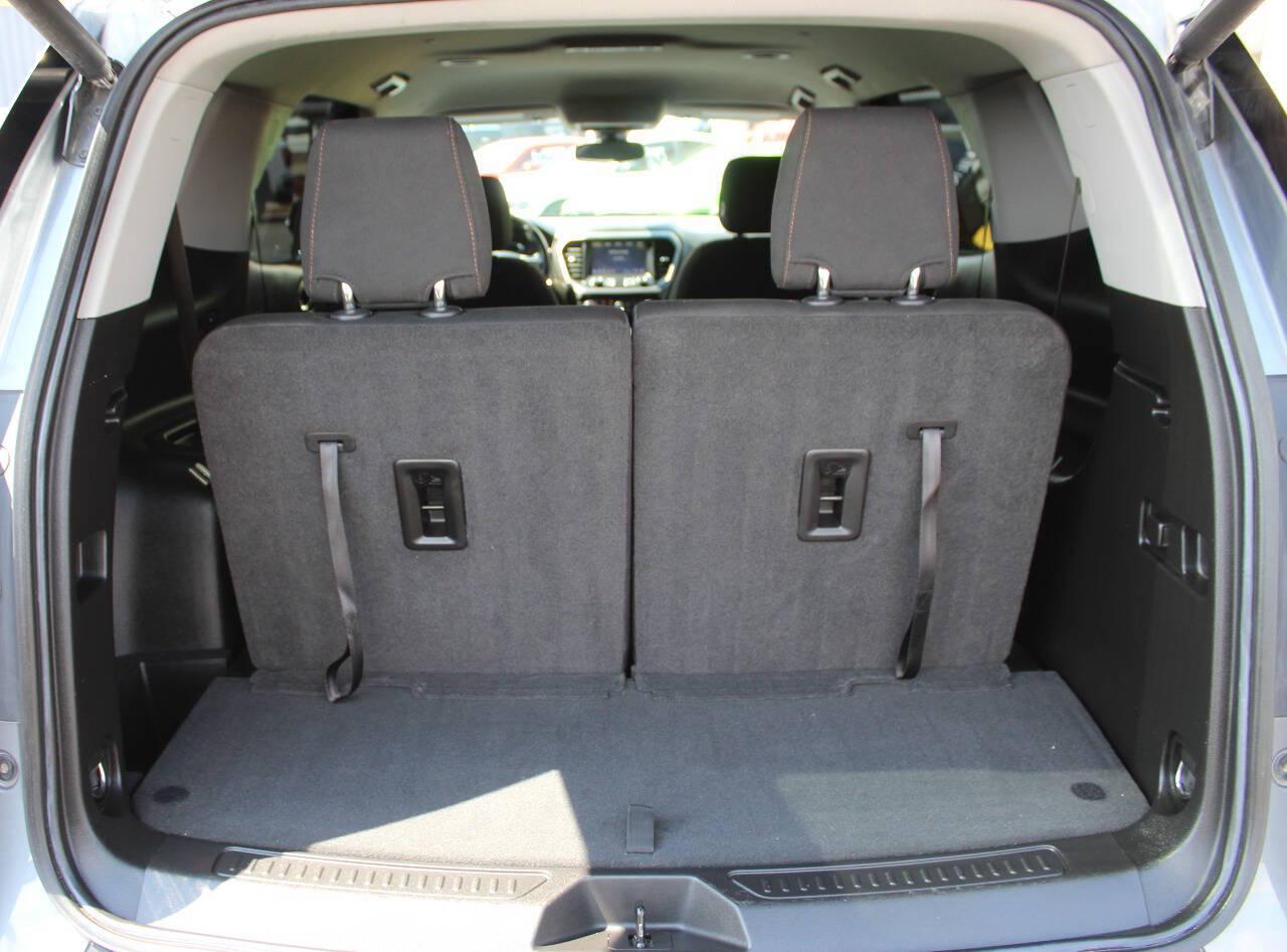 2022 Silver GMC Acadia SLE (1GKKNLLS6NZ) with an 3.6L V6 310hp 271ft. lbs. 3.6L V6 engine, Automatic 9-Speed transmission, located at 4301 NW 39th , Oklahoma City, OK, 73112, (405) 949-5600, 35.512135, -97.598671 - Hablamos espanol. SPEND SMART --- BUY FROM SUPER SPORTS. ALL PRICES, DOWN PAYMENTS, PAYMENTS, AND FINANCE TERMS ARE NEGOTIABLE AT THE TIME OF APPROVAL. WE WILL WORK WITH YOU TO FIT YOUR BUDGET. WE WILL EVEN LOWER AND ADJUST THE NUMBERS TO HELP MAKE THE VE HICLE MORE AFFORDABLE FOR YOU.- Photo#12